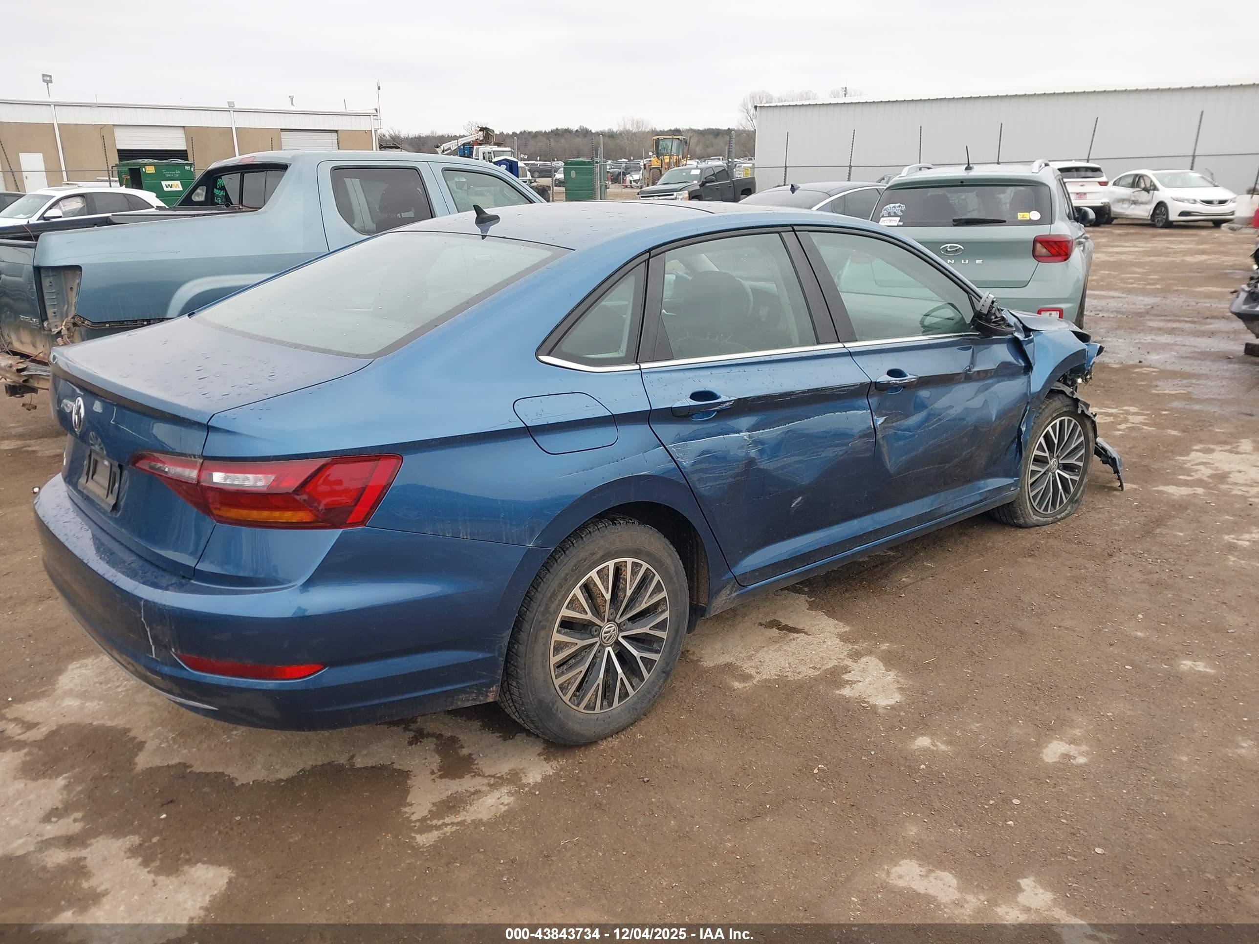 VOLKSWAGEN JETTA image 4
