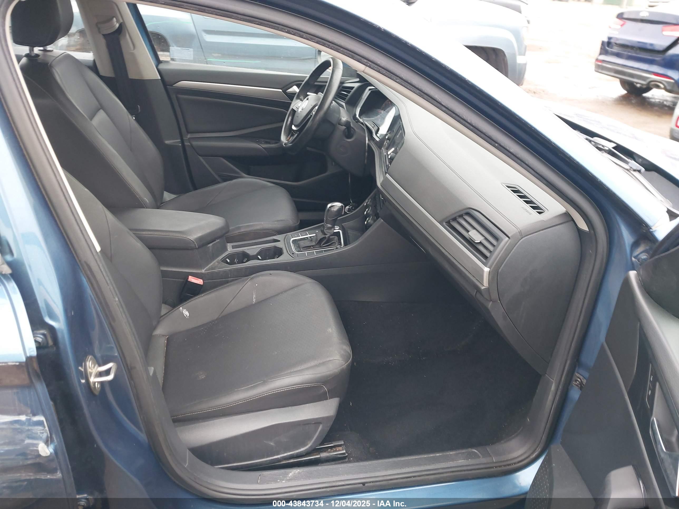 VOLKSWAGEN JETTA image 5