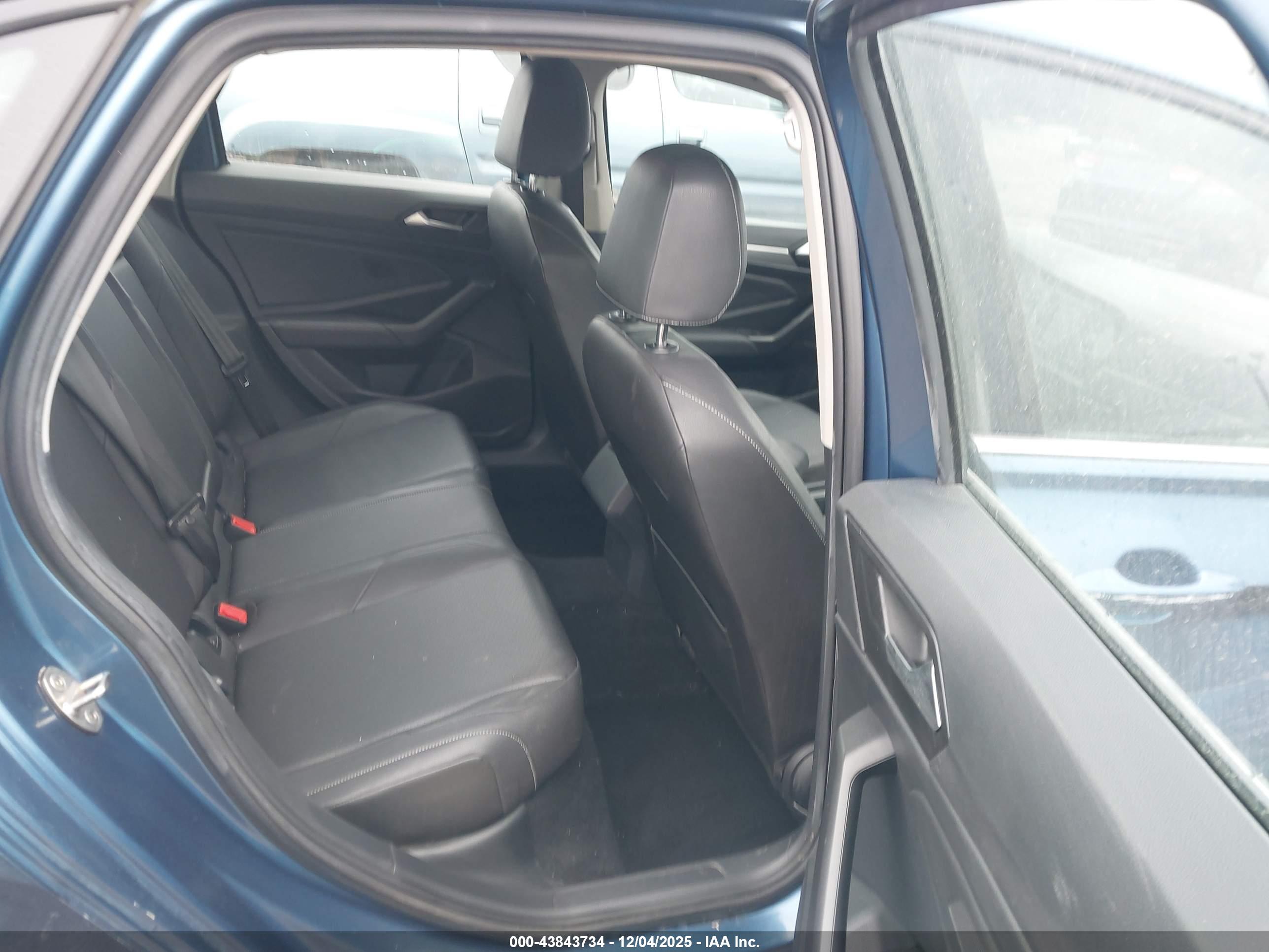 VOLKSWAGEN JETTA image 8