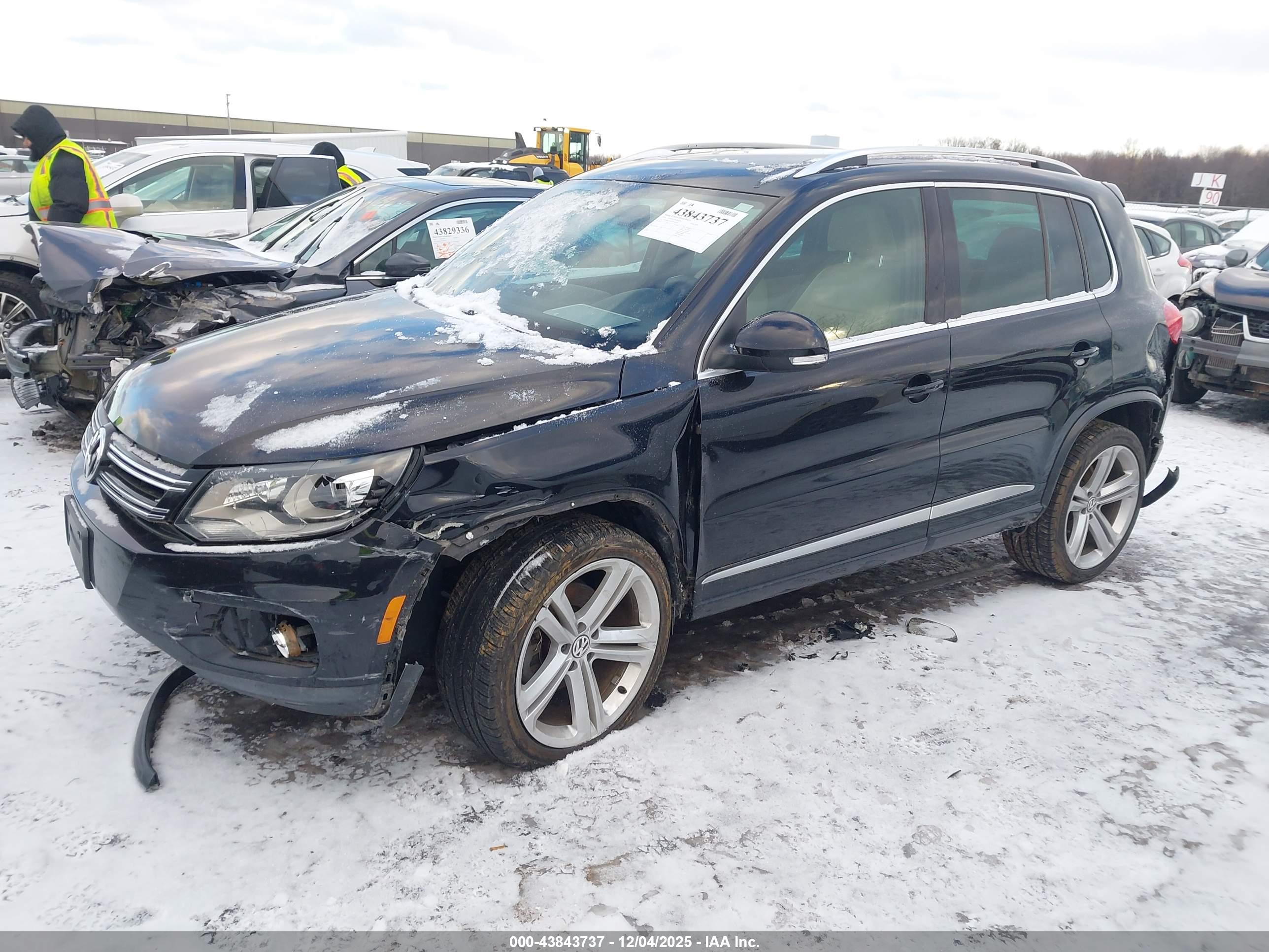 VOLKSWAGEN TIGUAN image 2