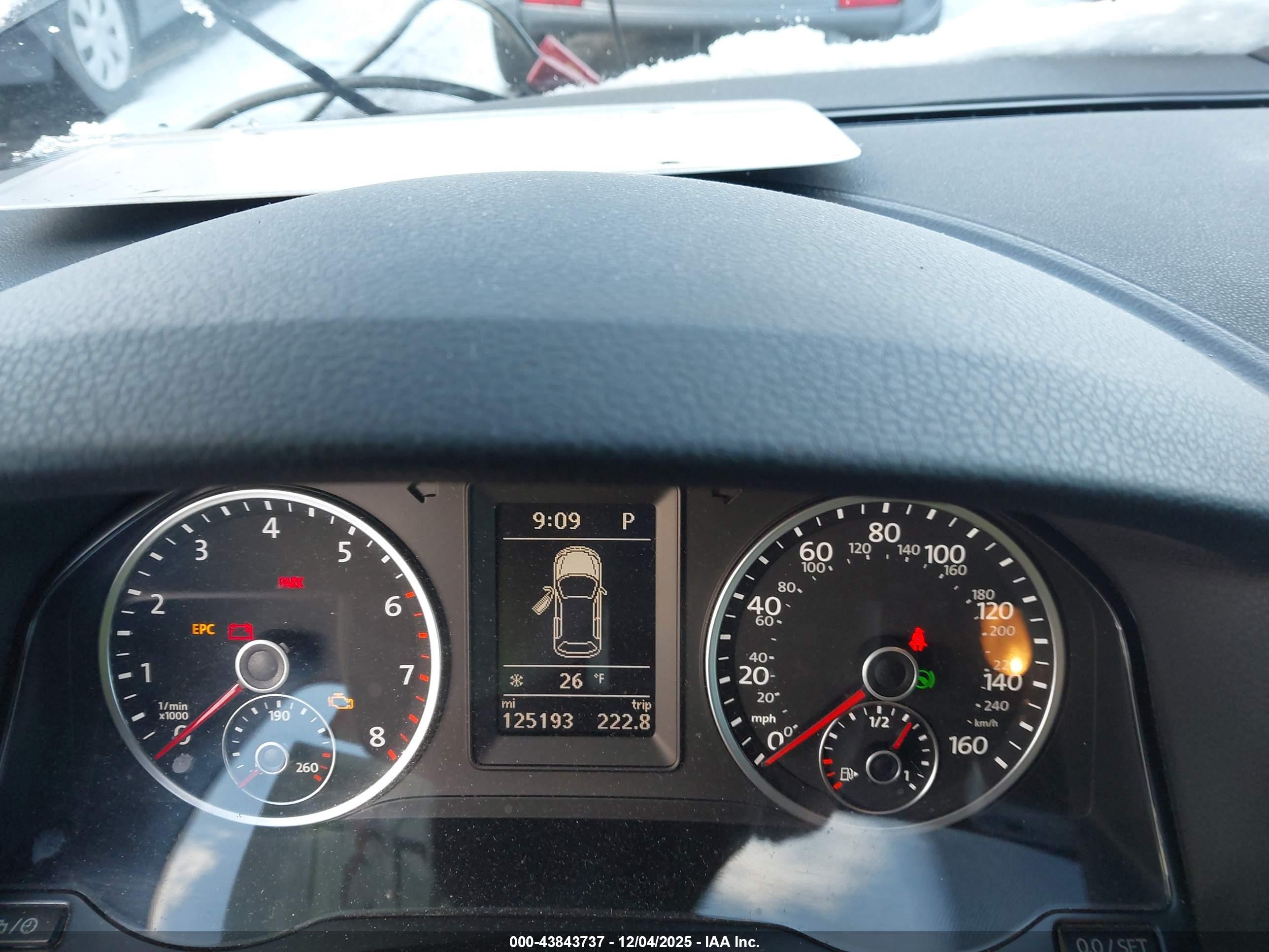 VOLKSWAGEN TIGUAN image 7