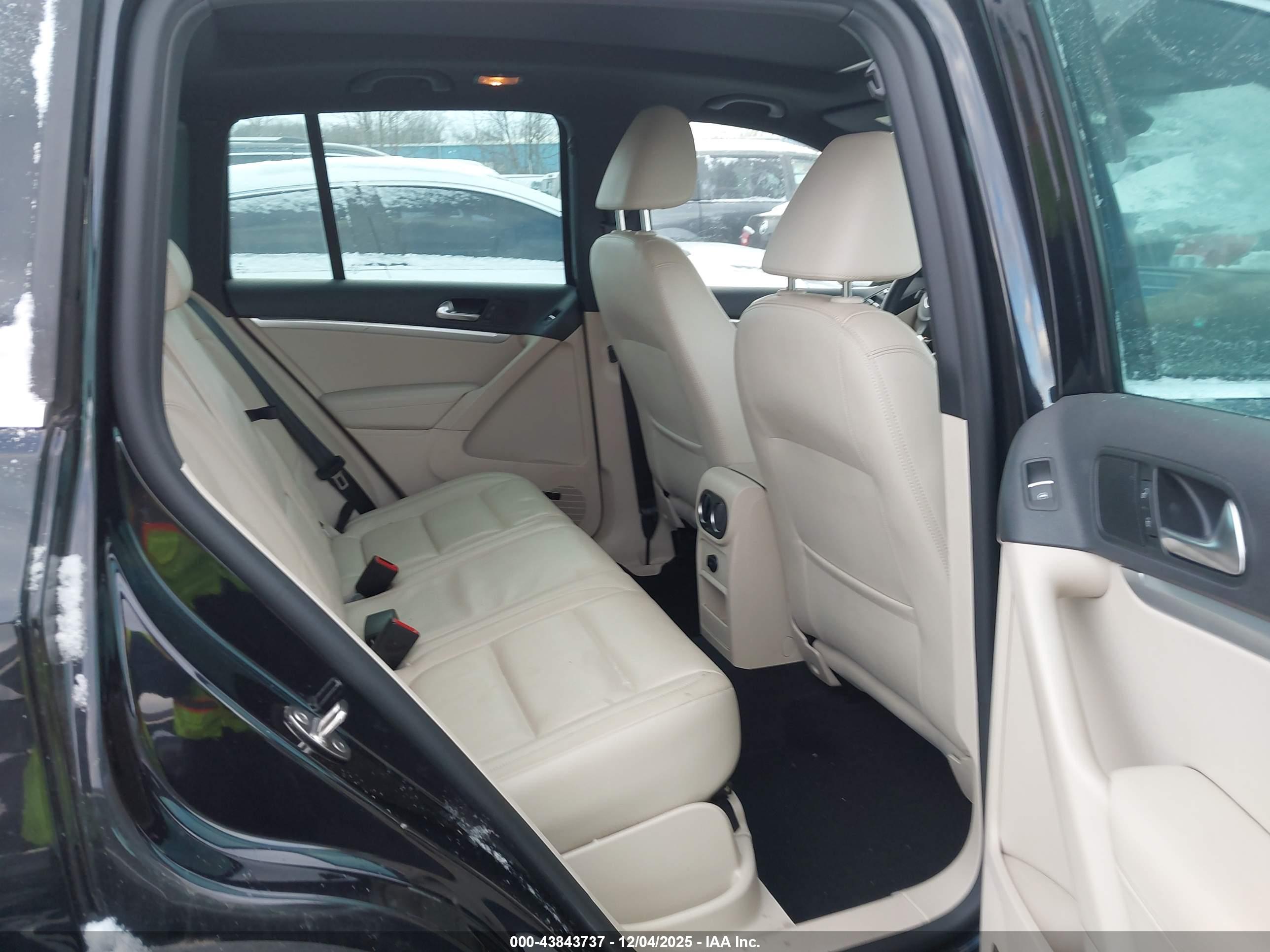 VOLKSWAGEN TIGUAN image 8