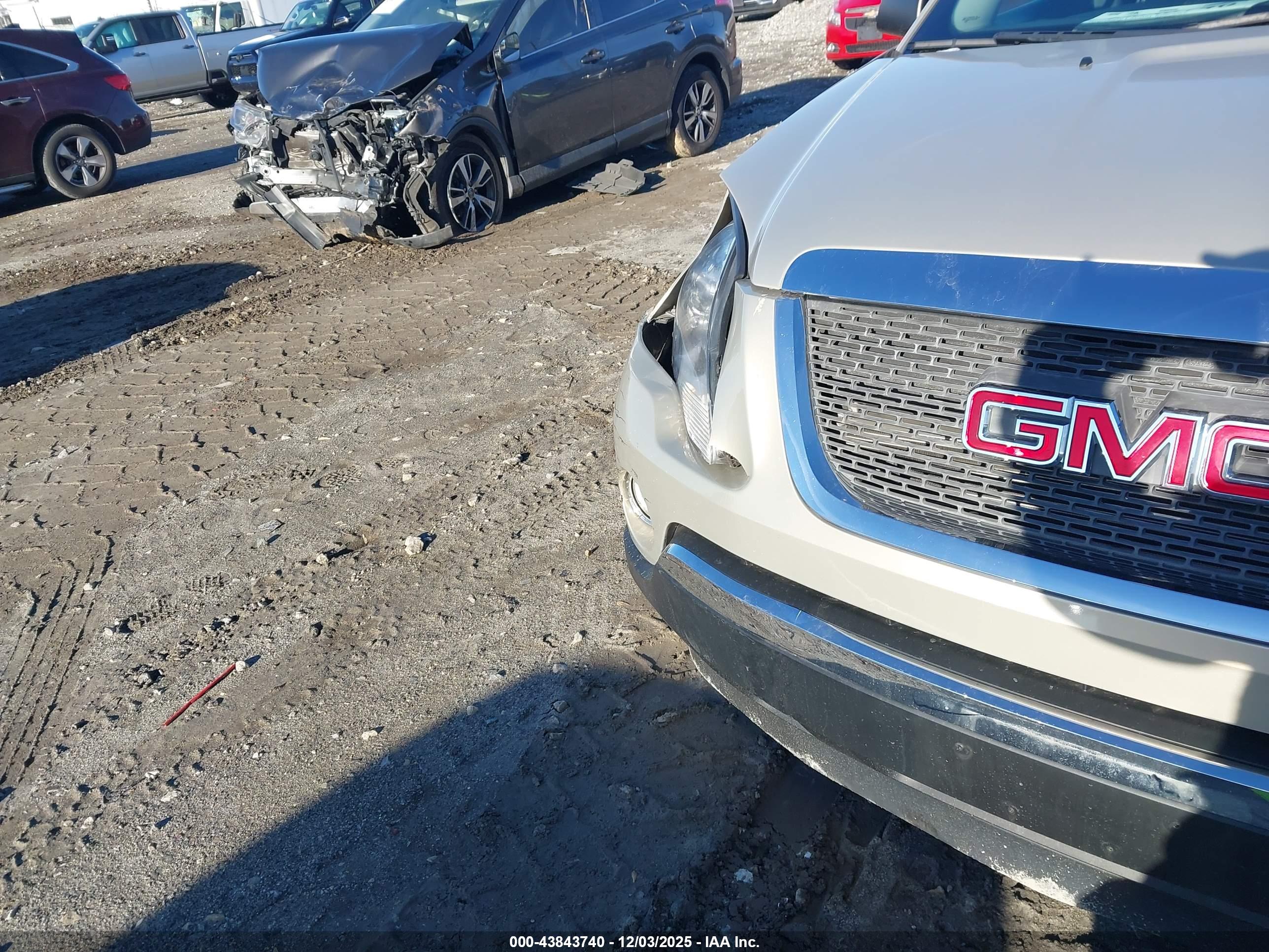 GMC ACADIA image 6