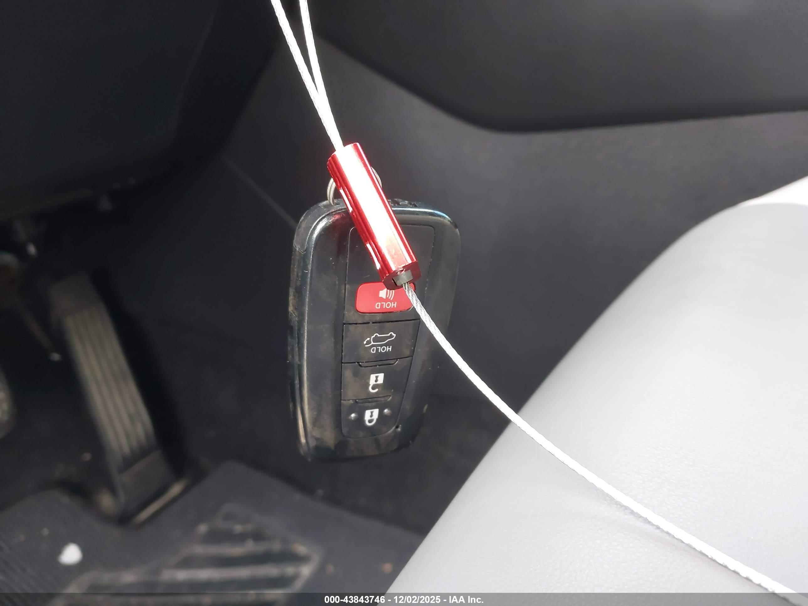 TOYOTA RAV4 image 11