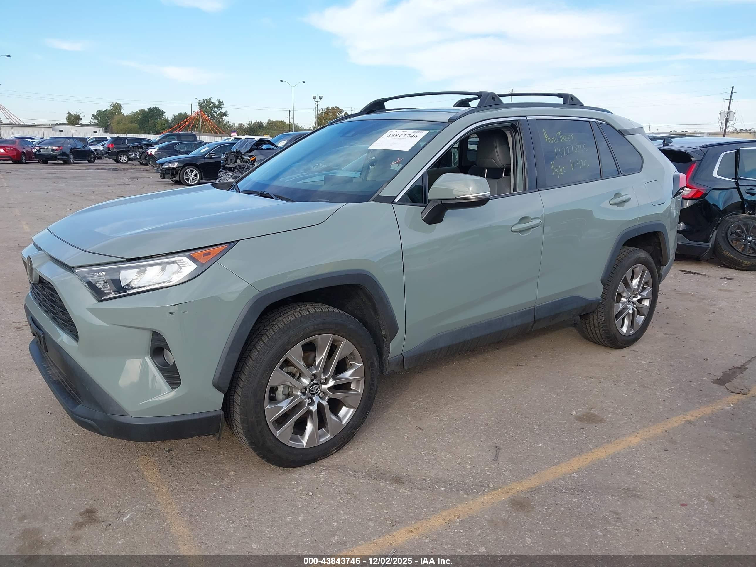 TOYOTA RAV4 image 2