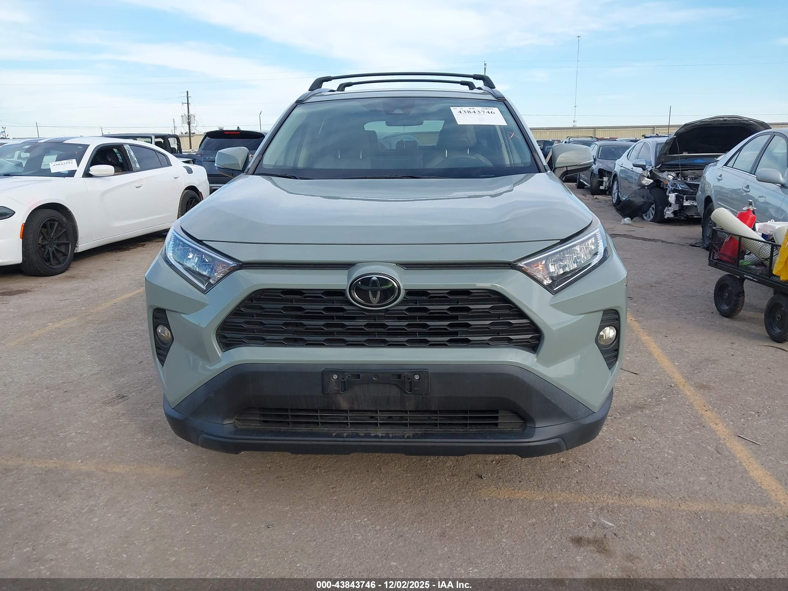 TOYOTA RAV4 image 6