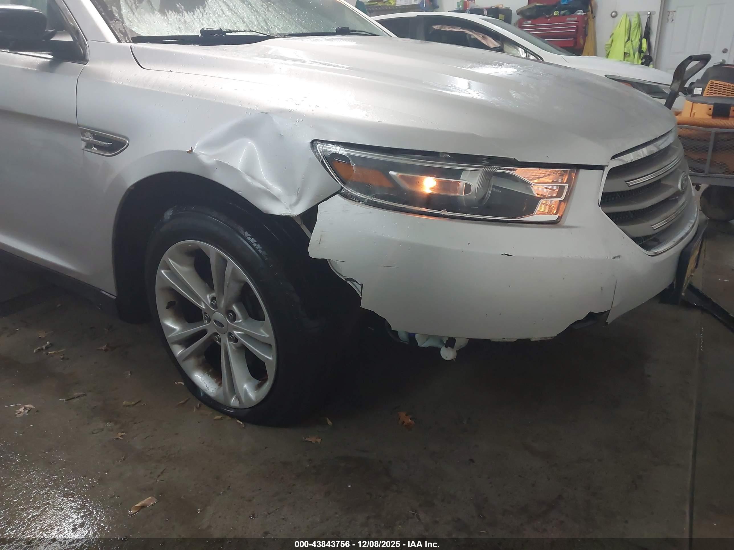 FORD TAURUS image 6