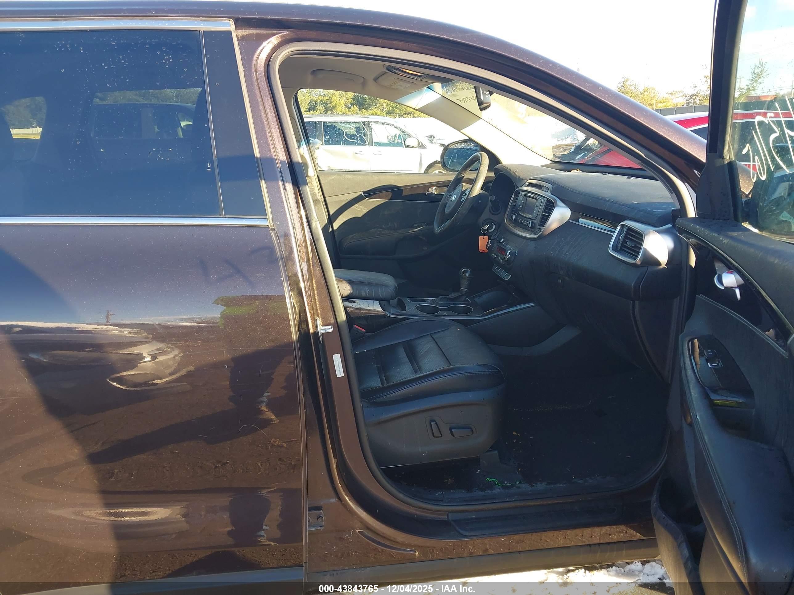 KIA SORENTO image 5