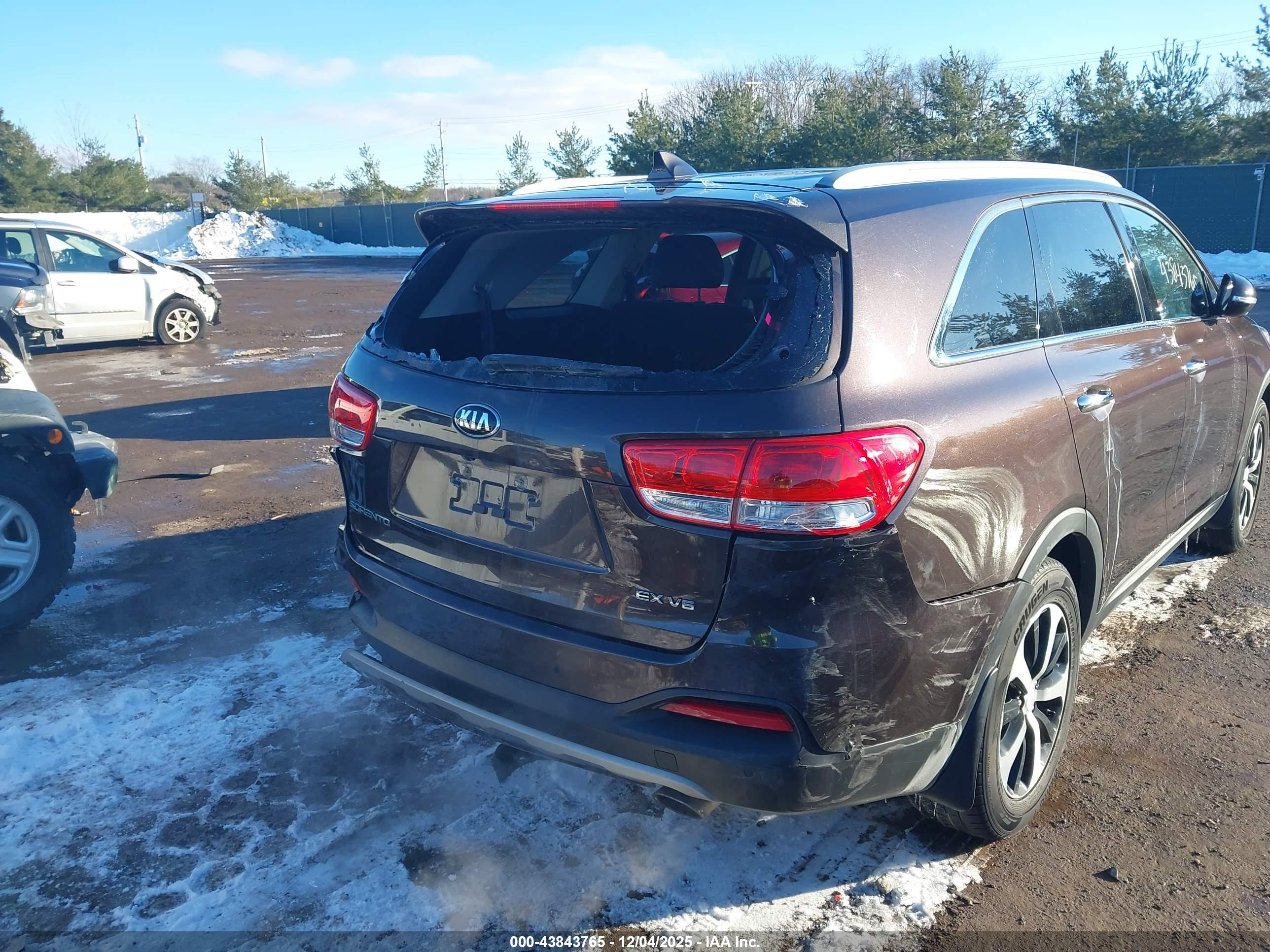 KIA SORENTO image 6