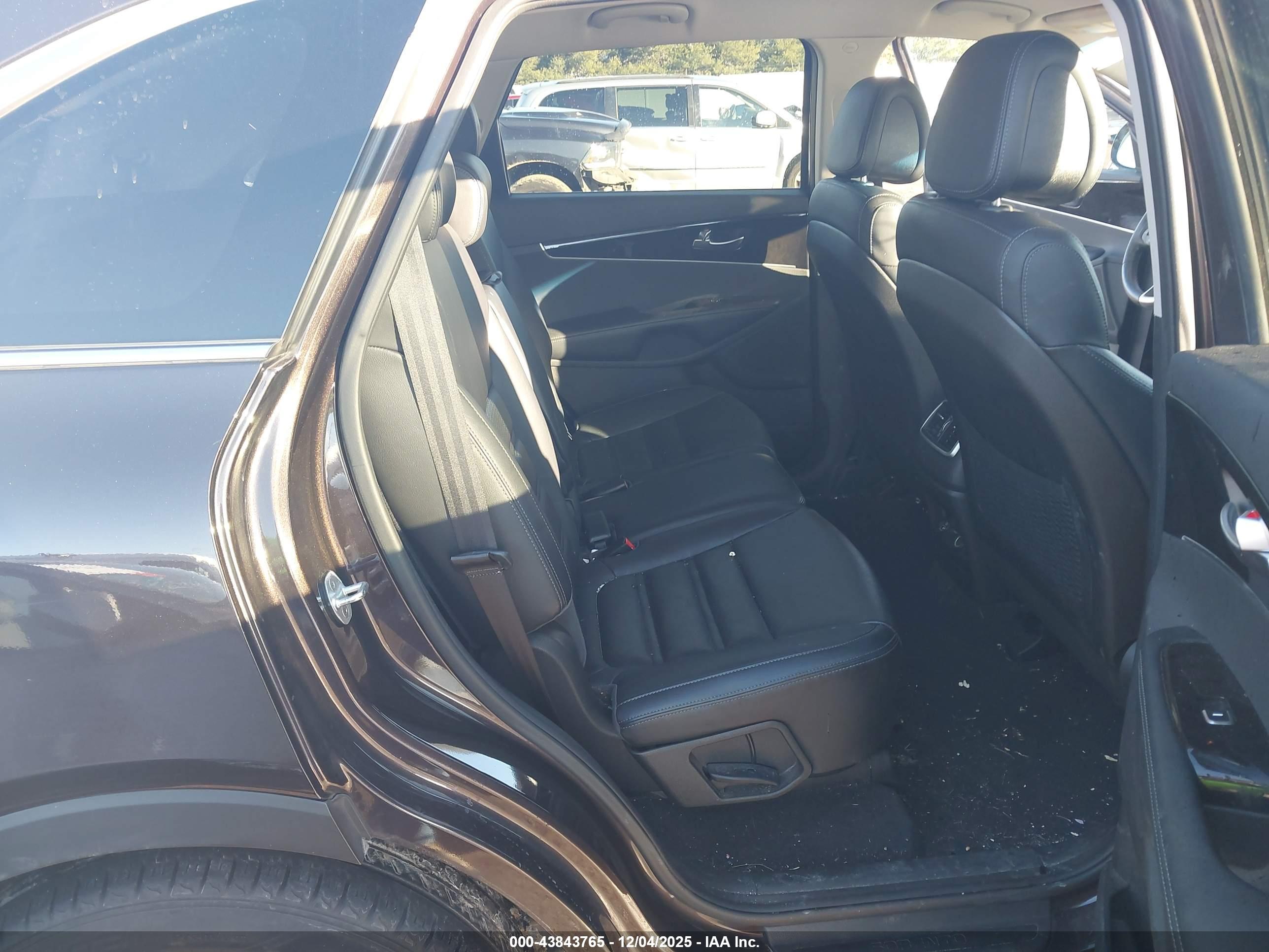 KIA SORENTO image 8