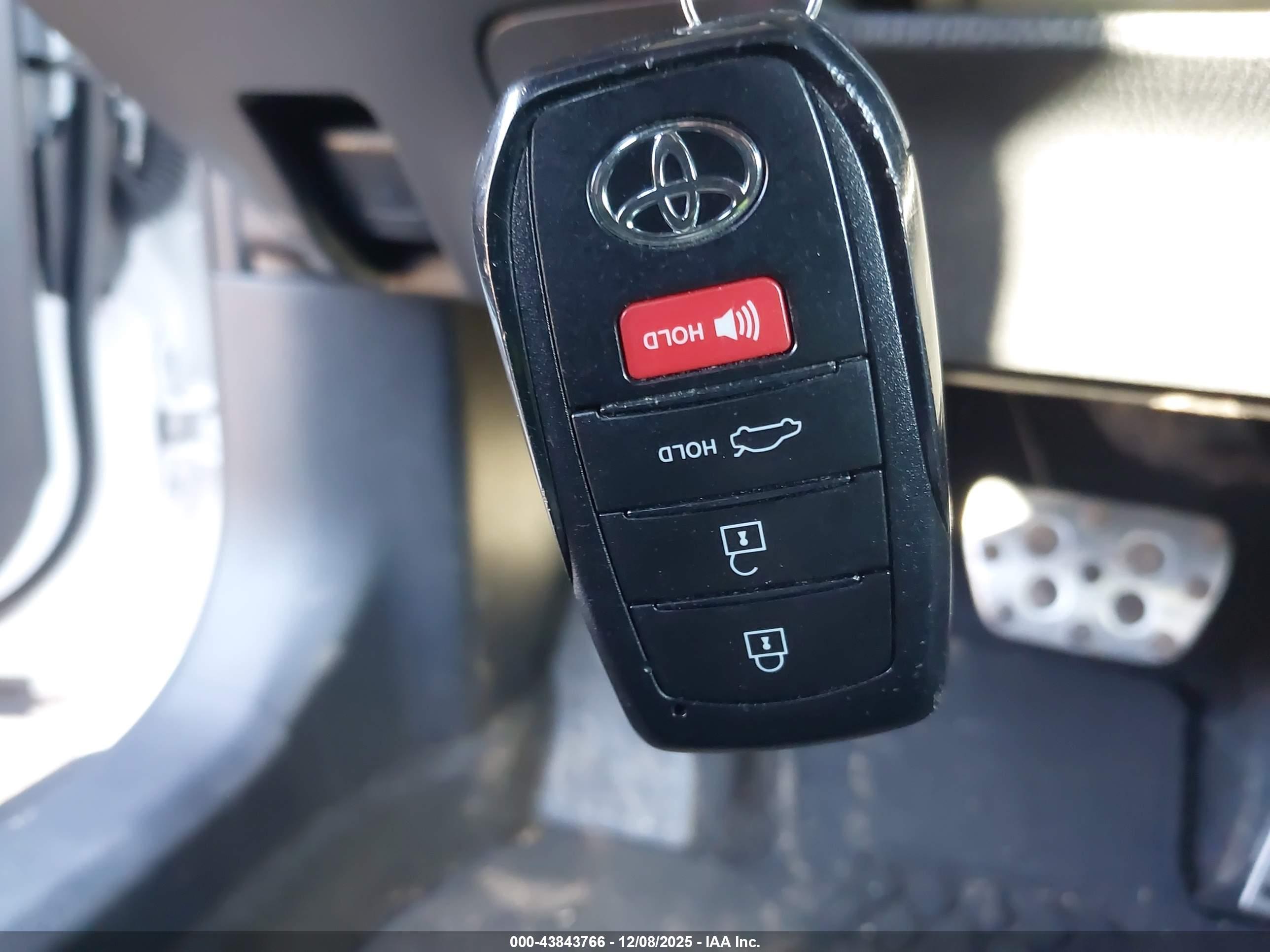 TOYOTA CAMRY image 11