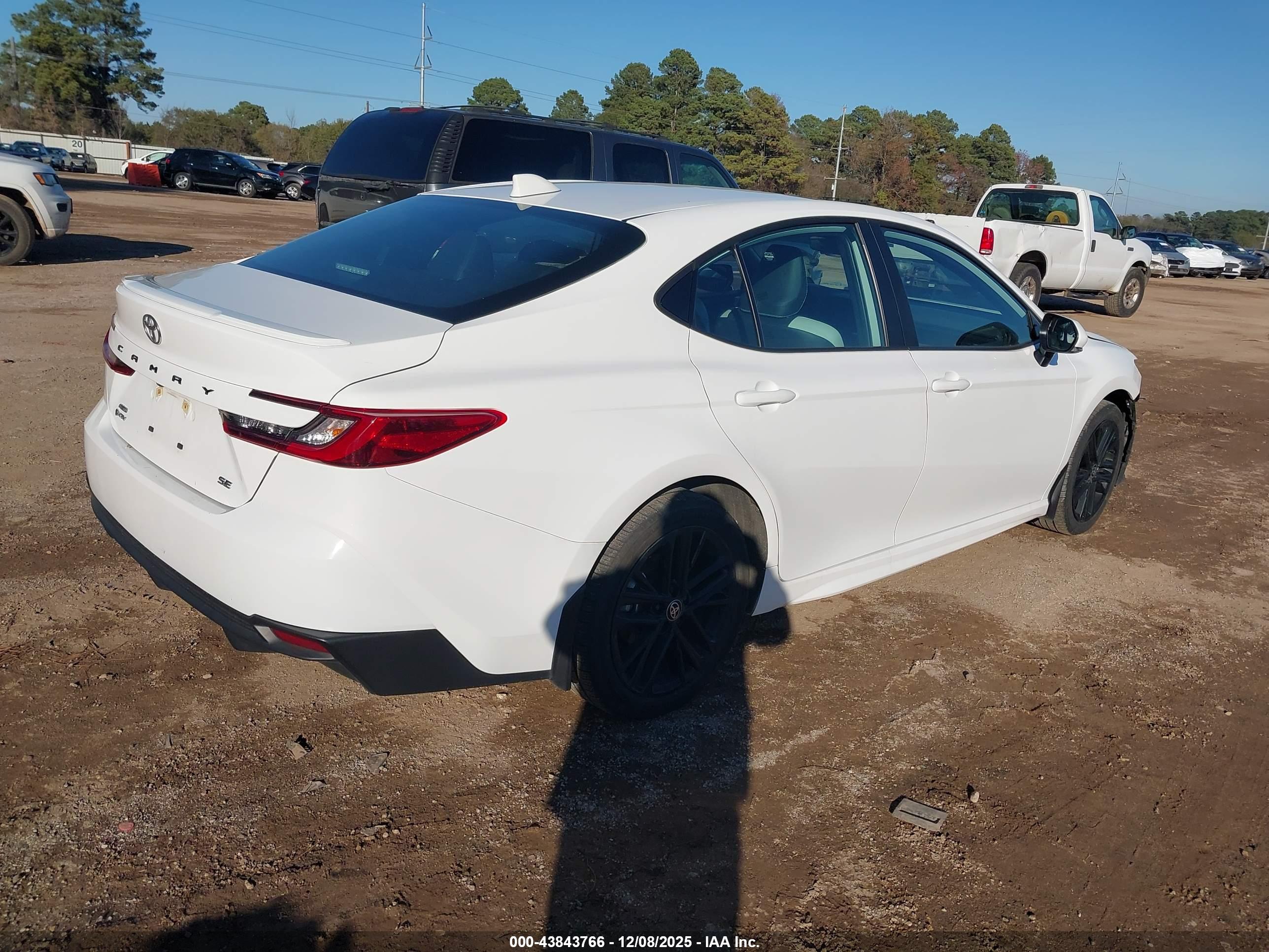 TOYOTA CAMRY image 4