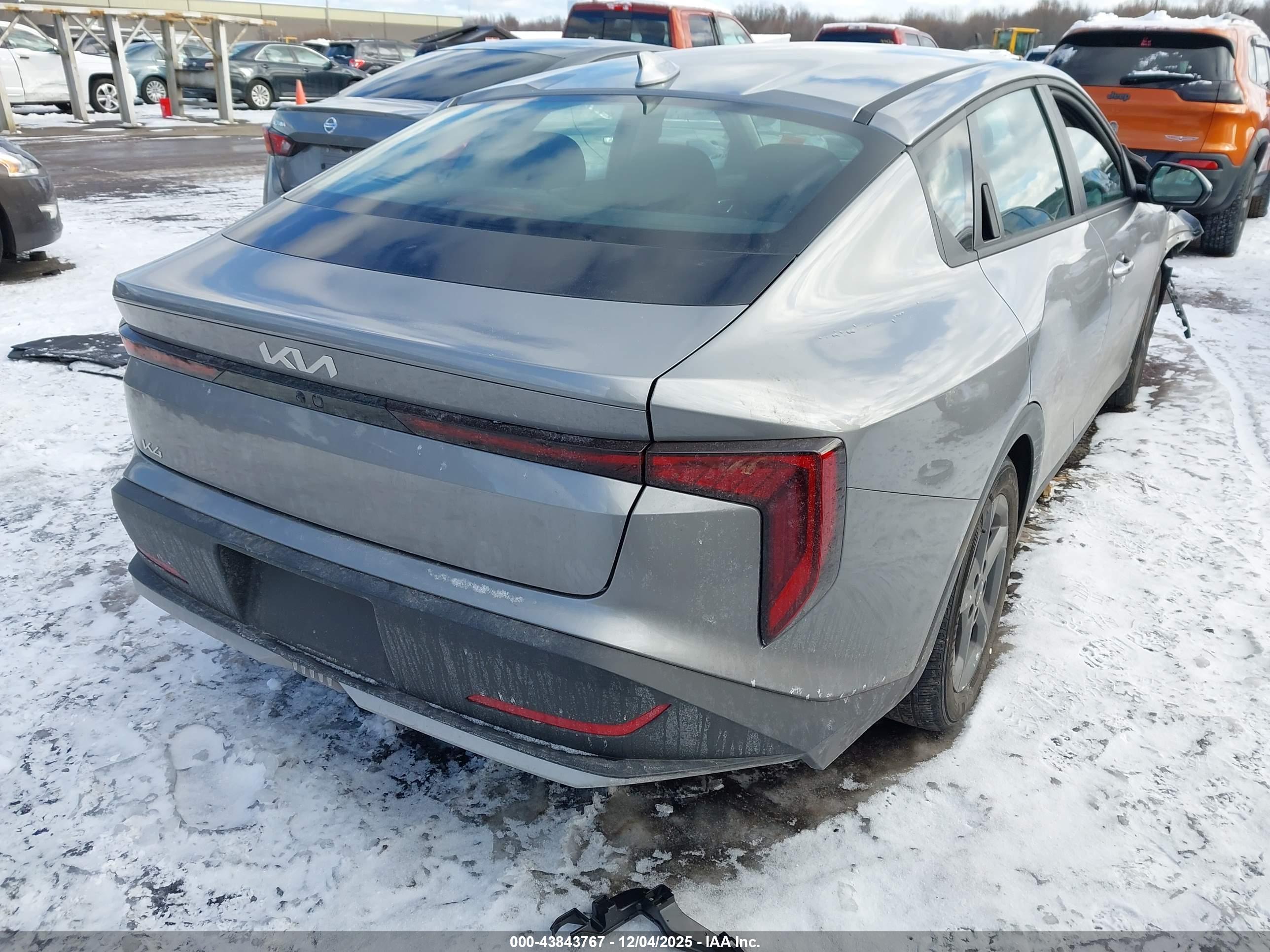 KIA K4 image 4