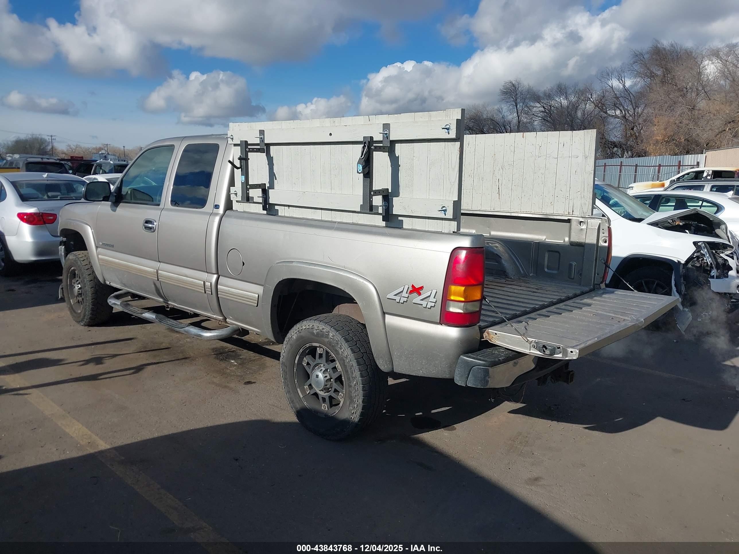 CHEVROLET SILVERADO image 3
