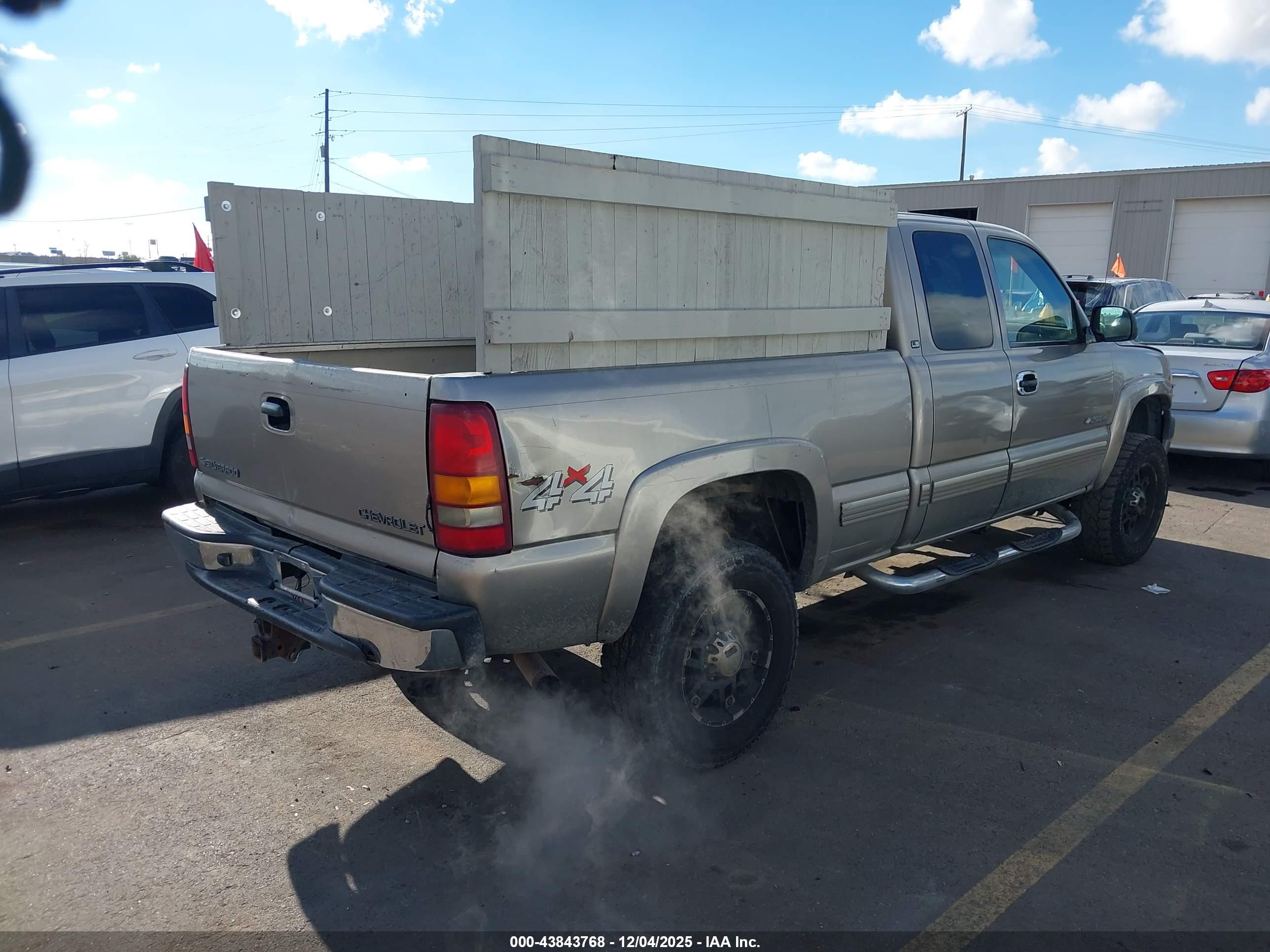 CHEVROLET SILVERADO image 4