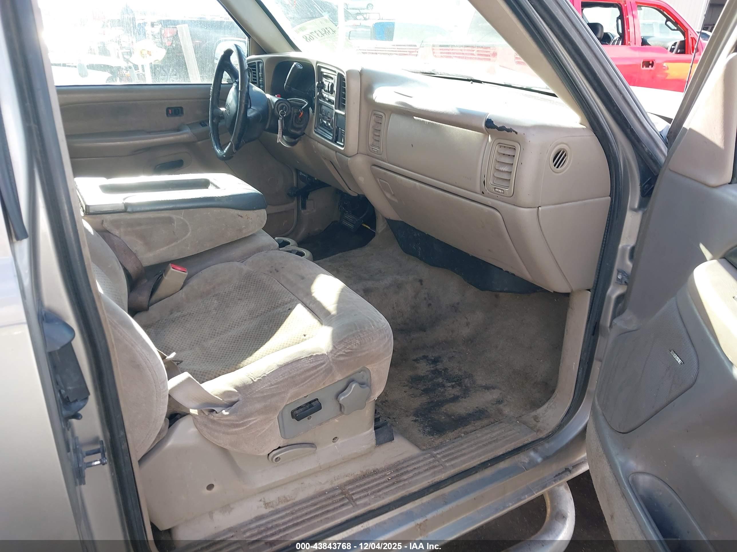 CHEVROLET SILVERADO image 5