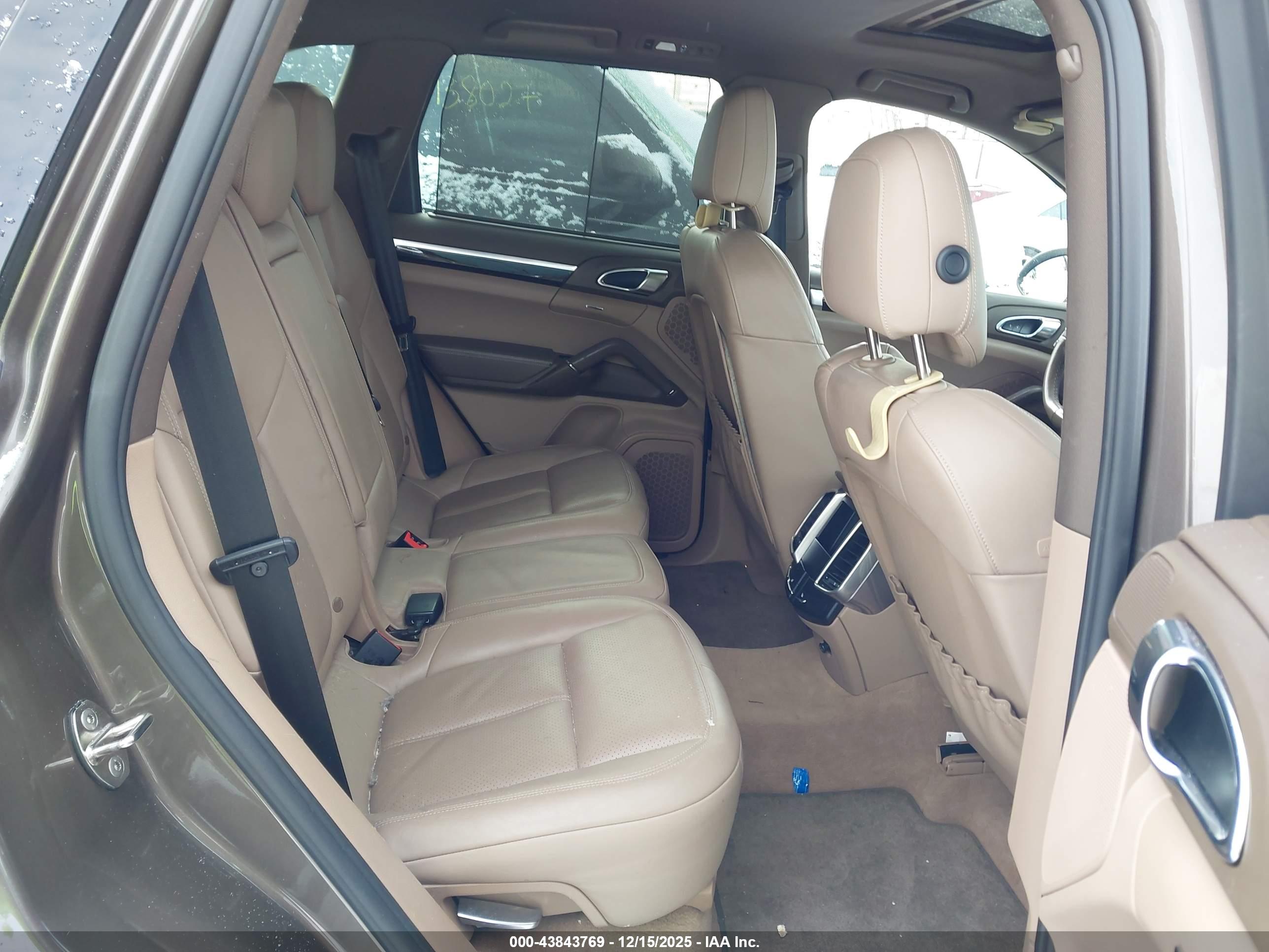 PORSCHE CAYENNE image 8