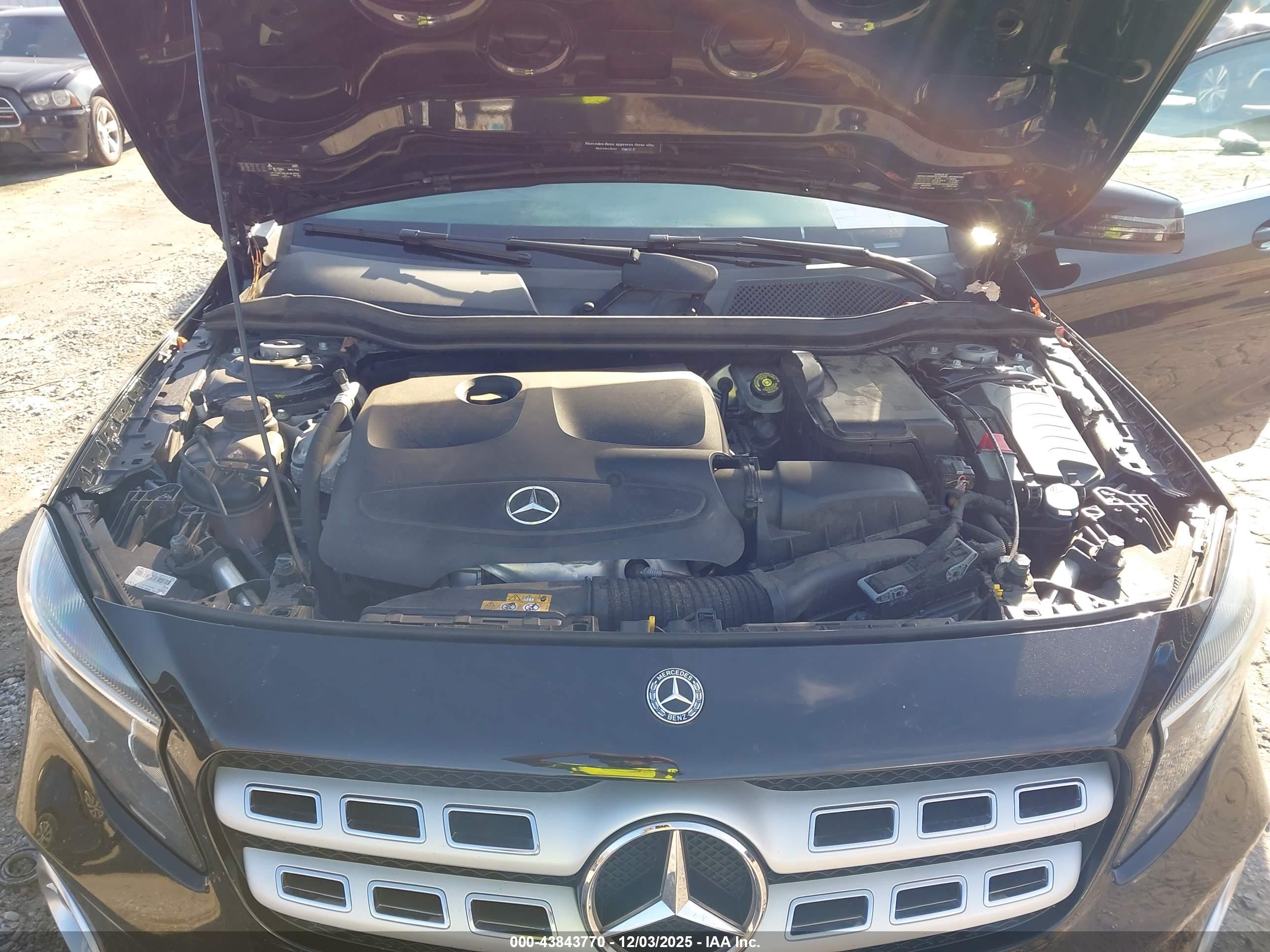 MERCEDES-BENZ GLA image 10