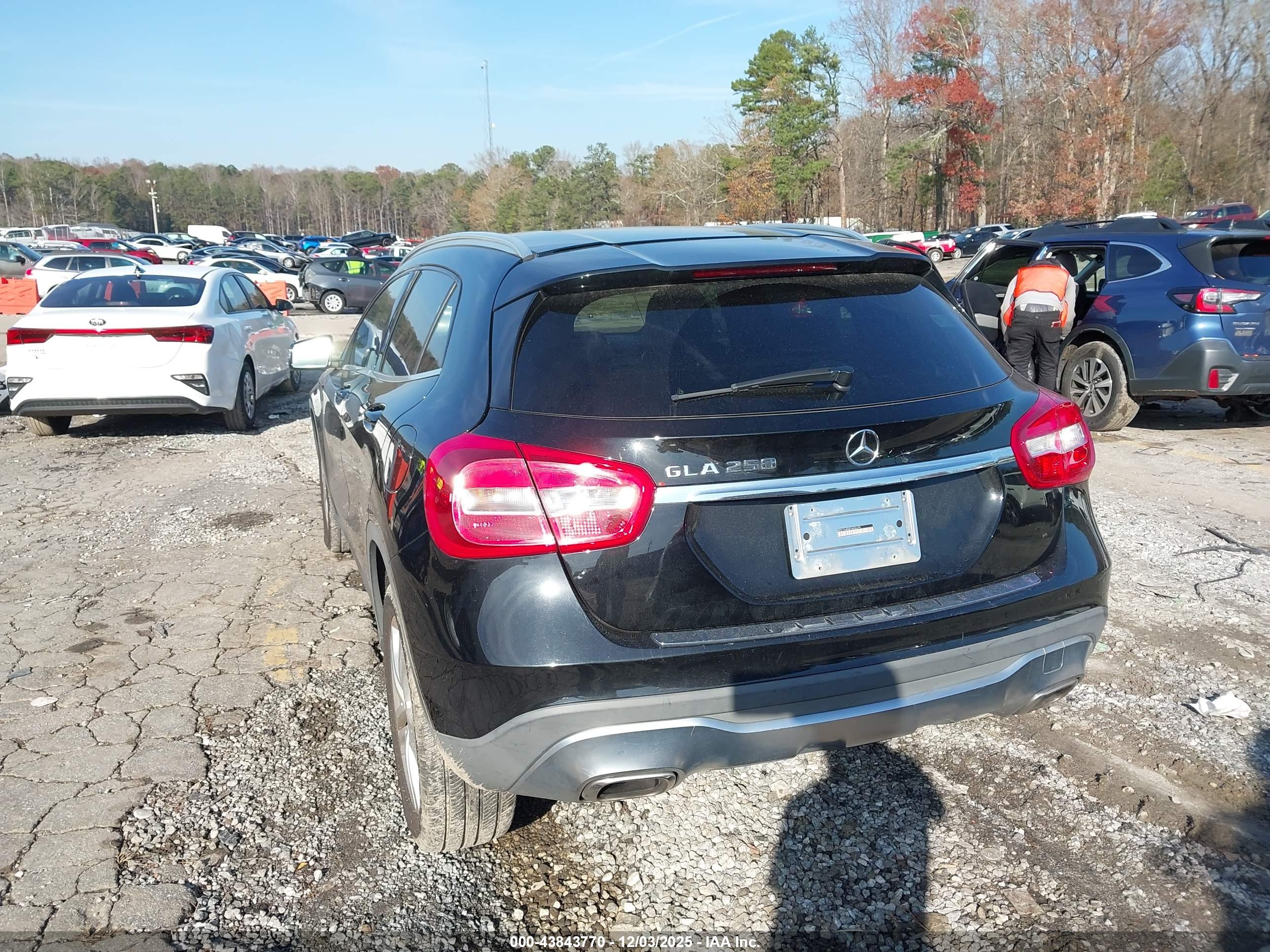 MERCEDES-BENZ GLA image 3