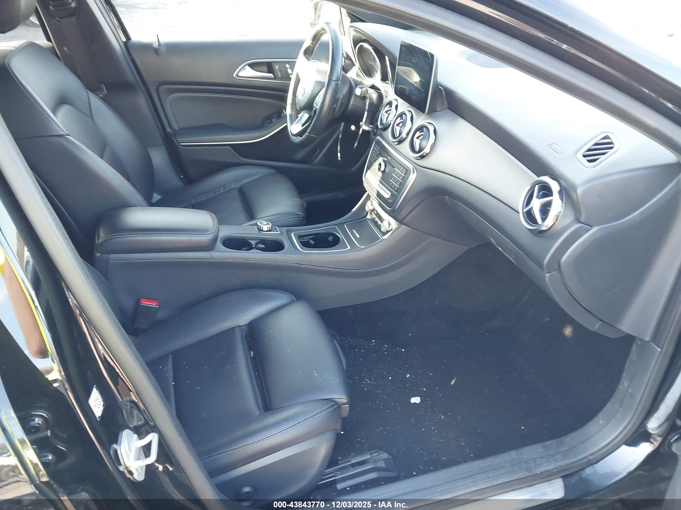 MERCEDES-BENZ GLA image 5