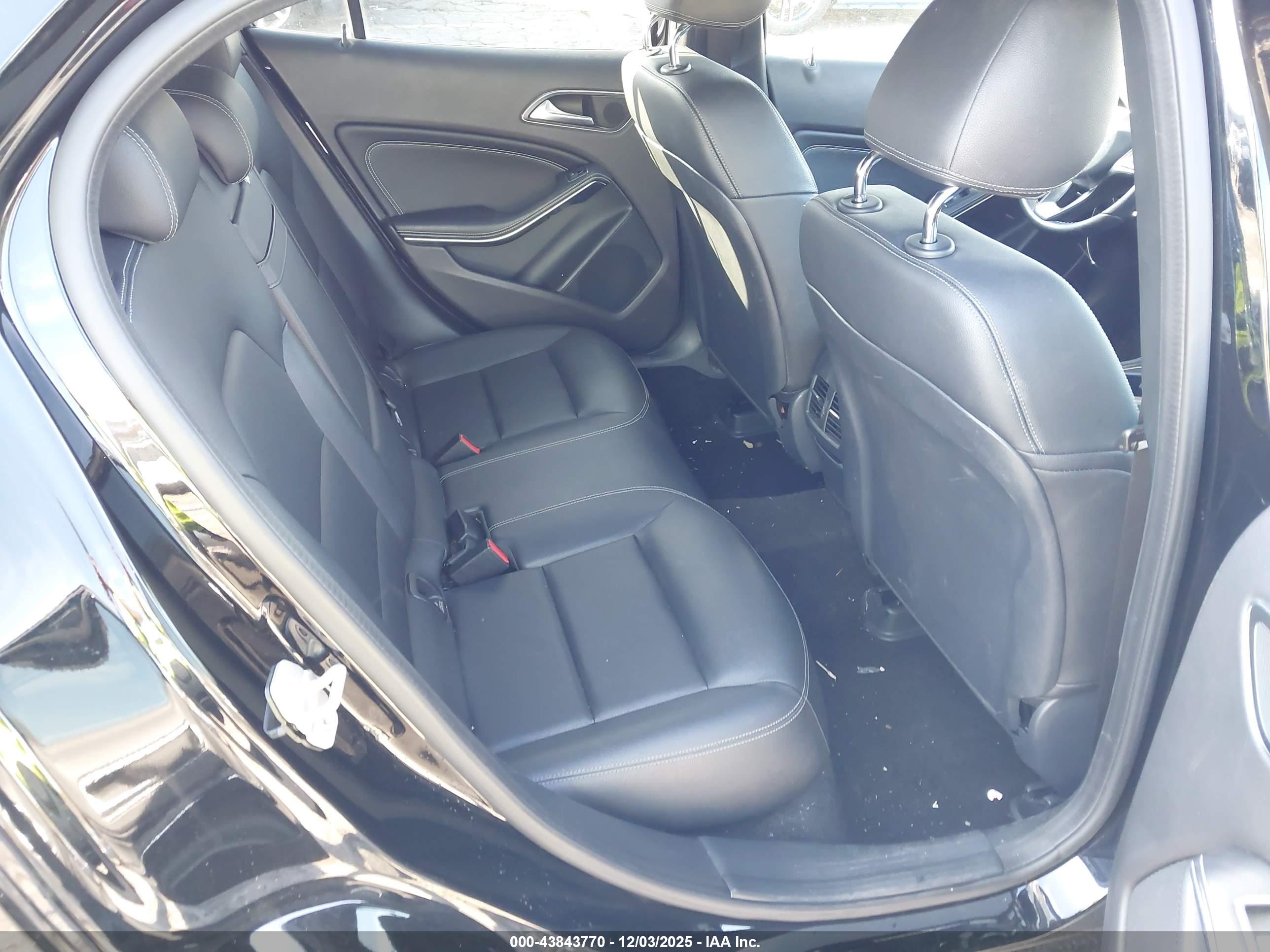 MERCEDES-BENZ GLA image 8