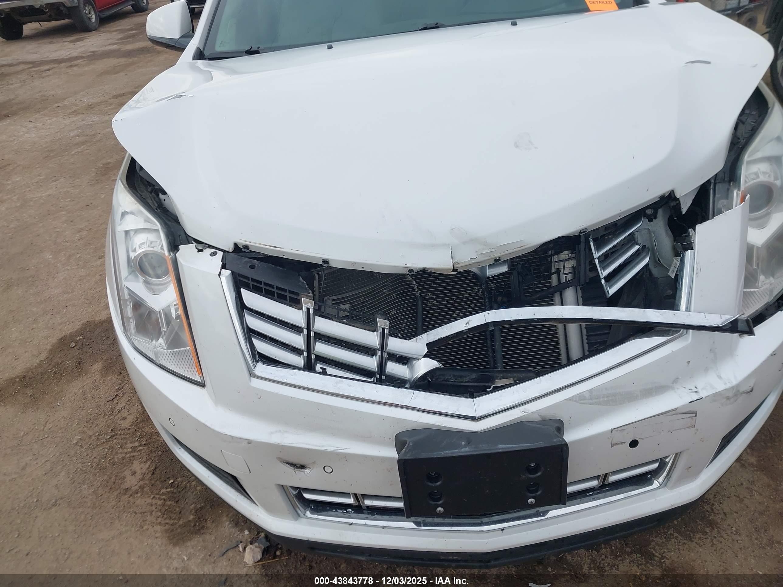 CADILLAC SRX image 6