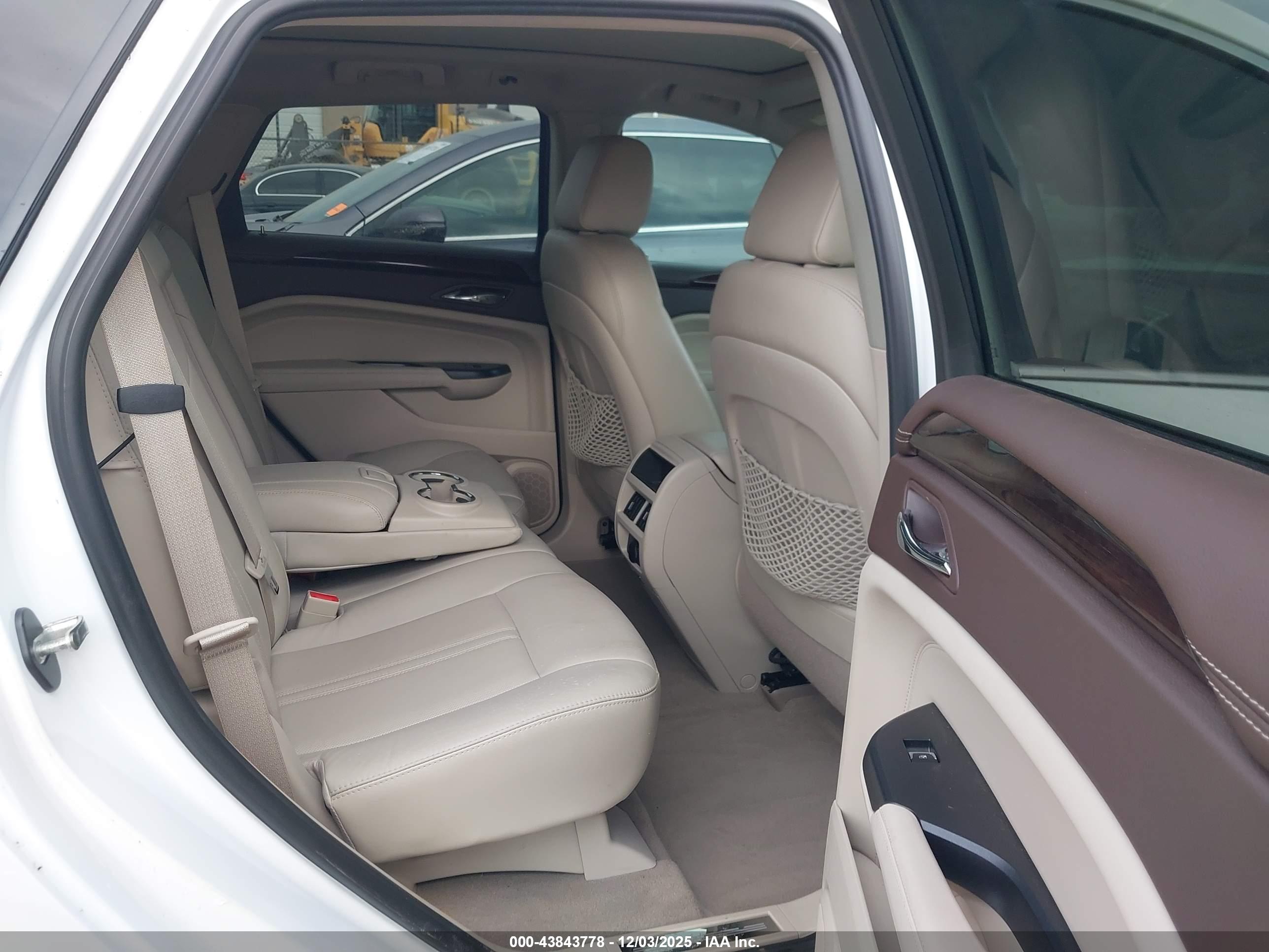 CADILLAC SRX image 8
