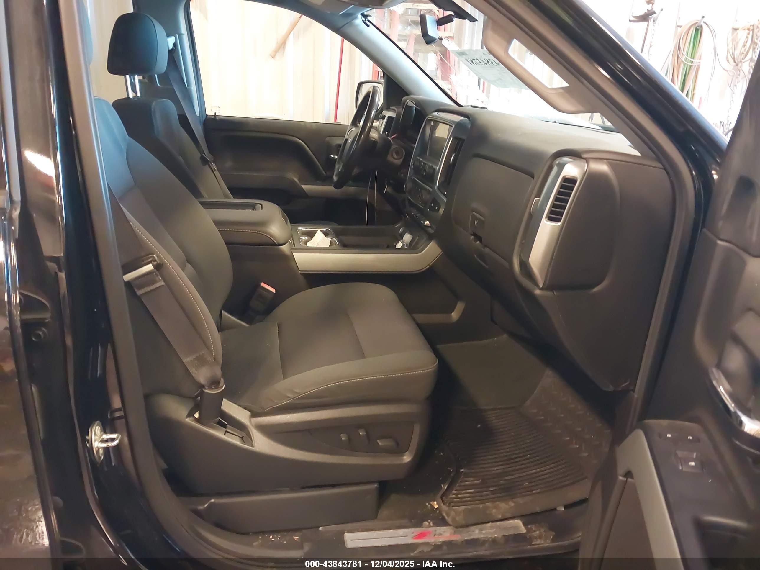 CHEVROLET SILVERADO image 5