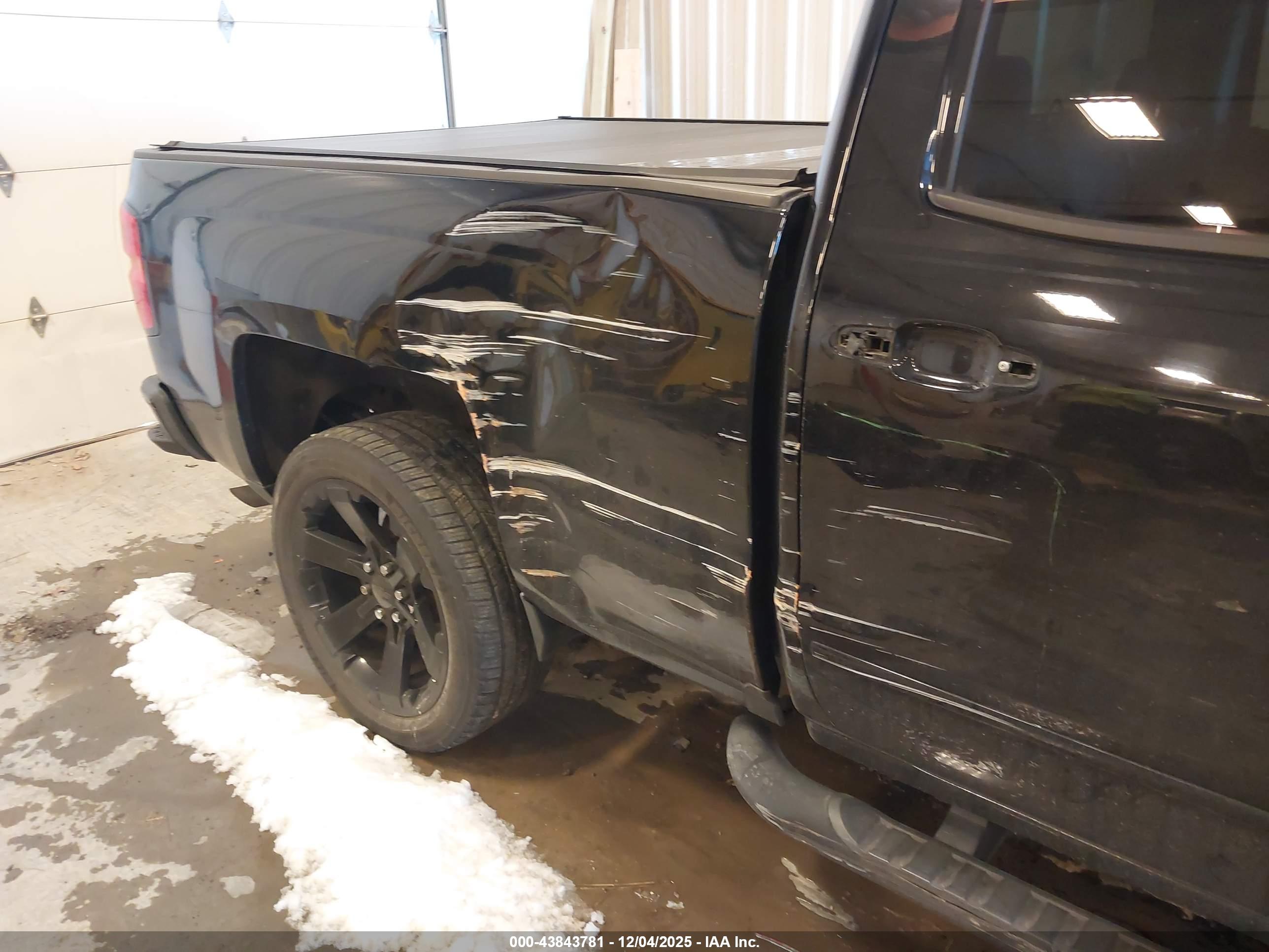 CHEVROLET SILVERADO image 6