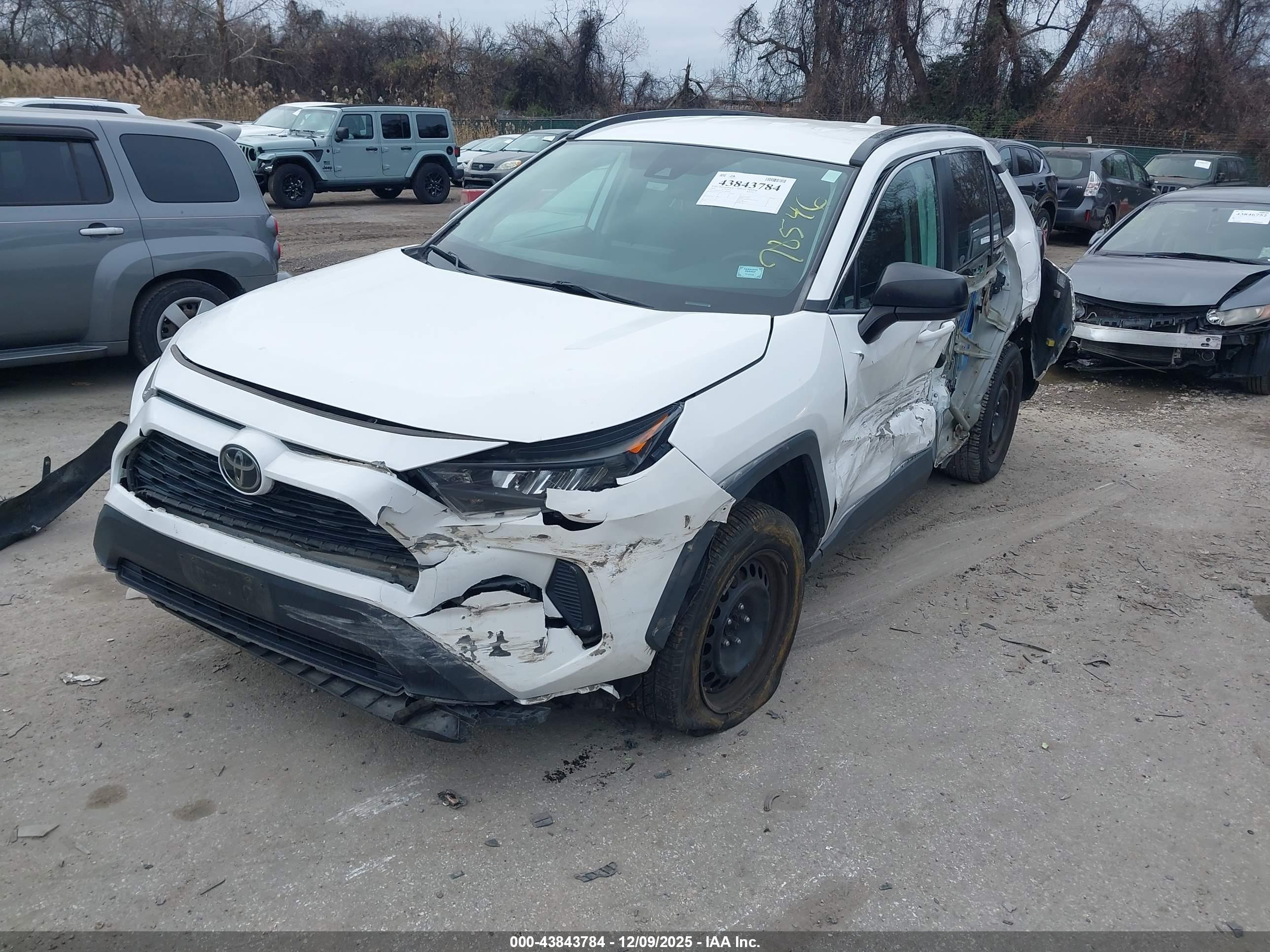 TOYOTA RAV4 image 2