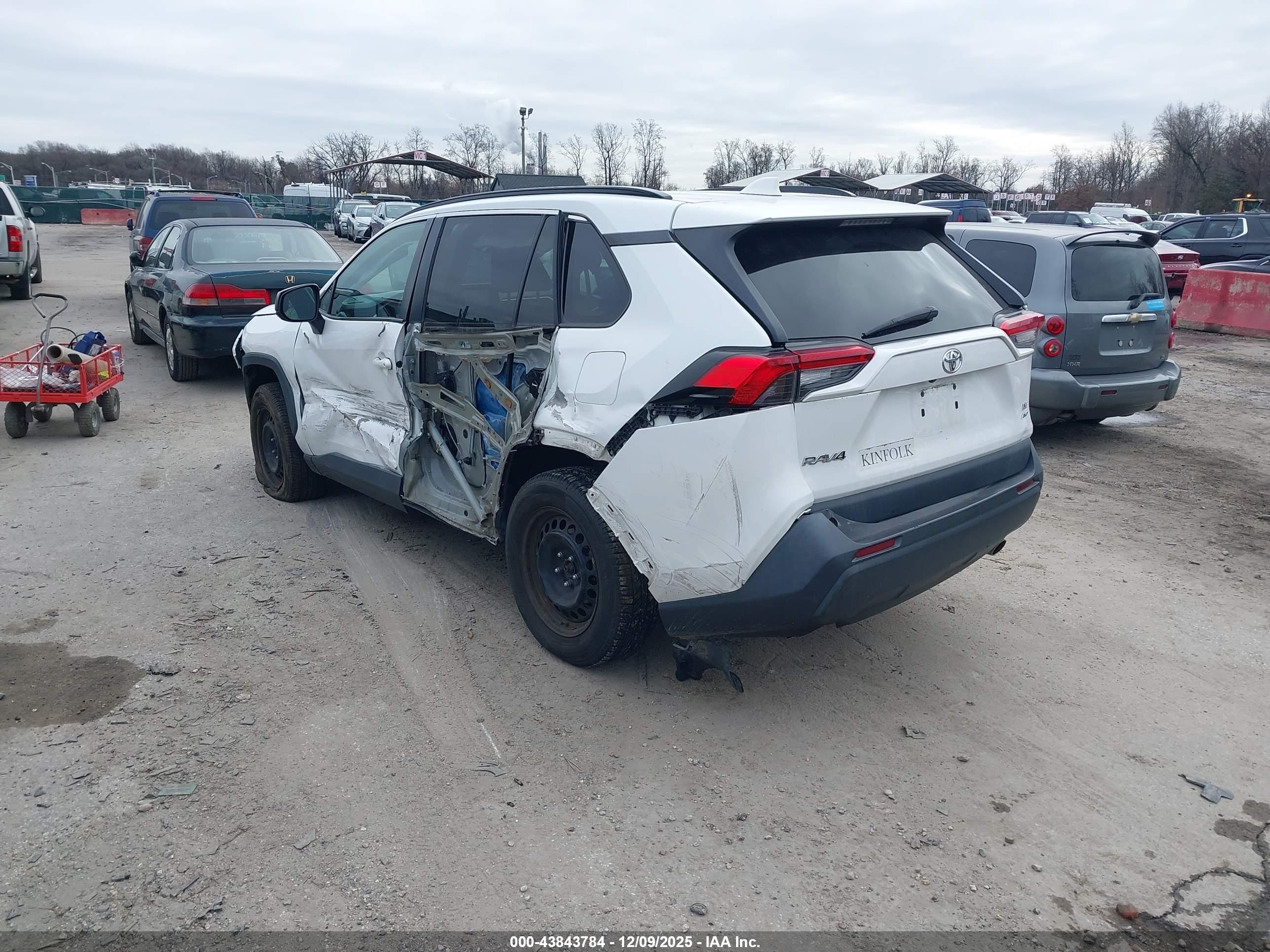 TOYOTA RAV4 image 3