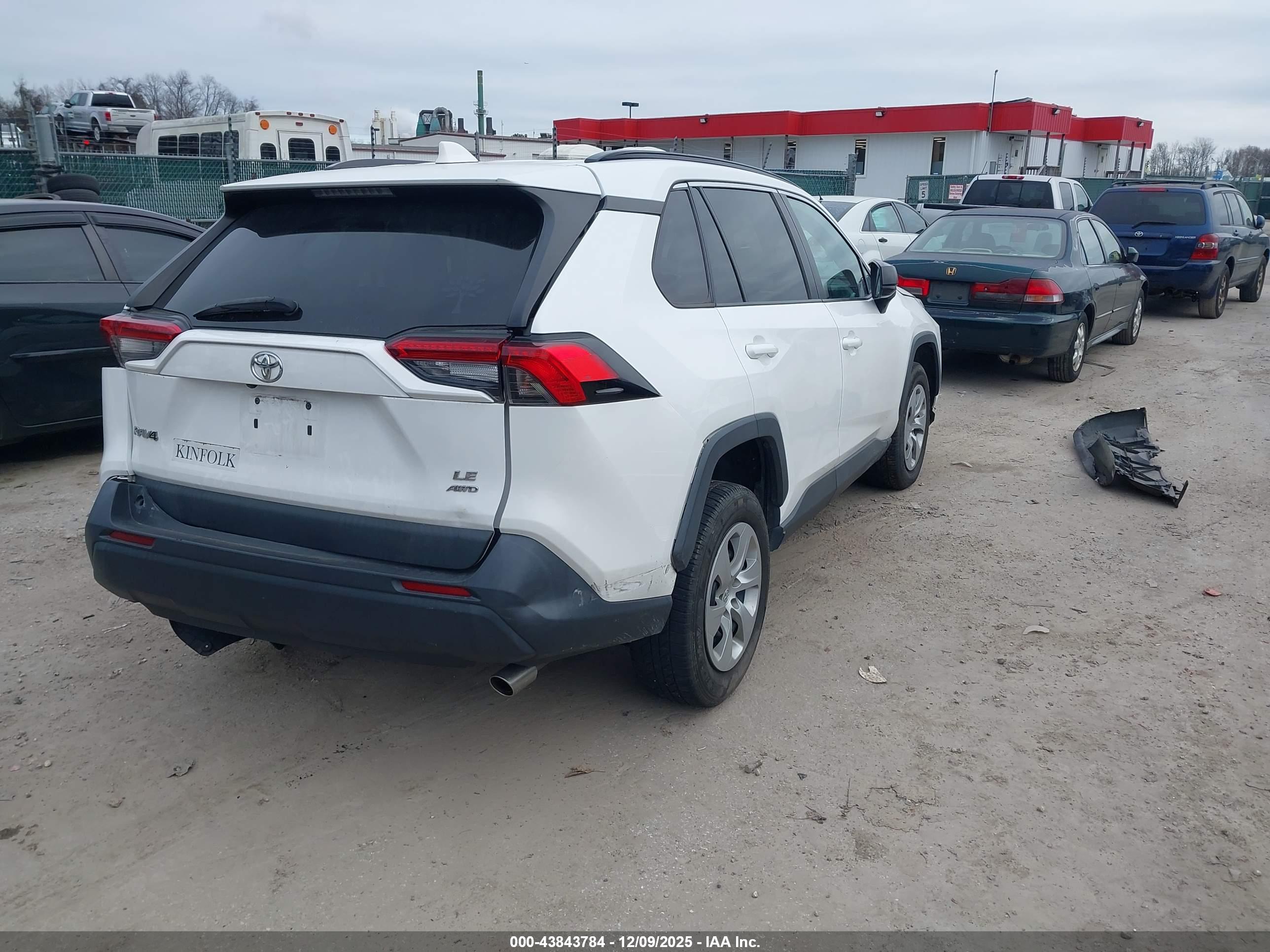 TOYOTA RAV4 image 4