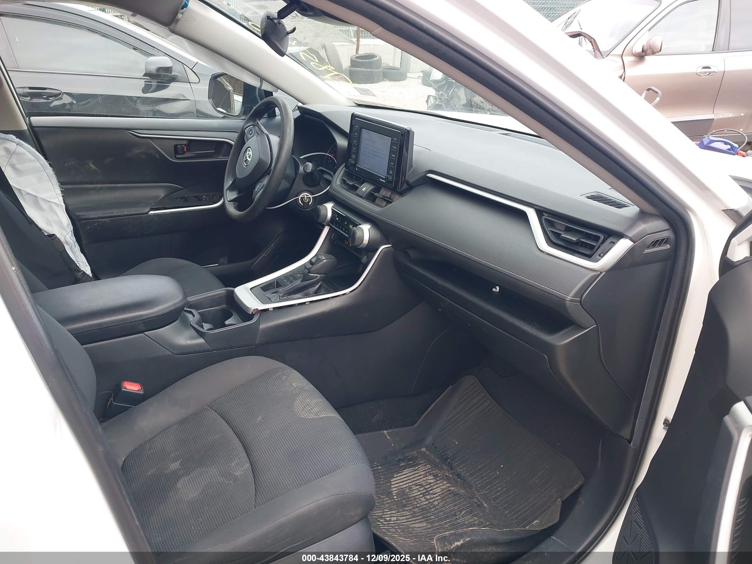 TOYOTA RAV4 image 5