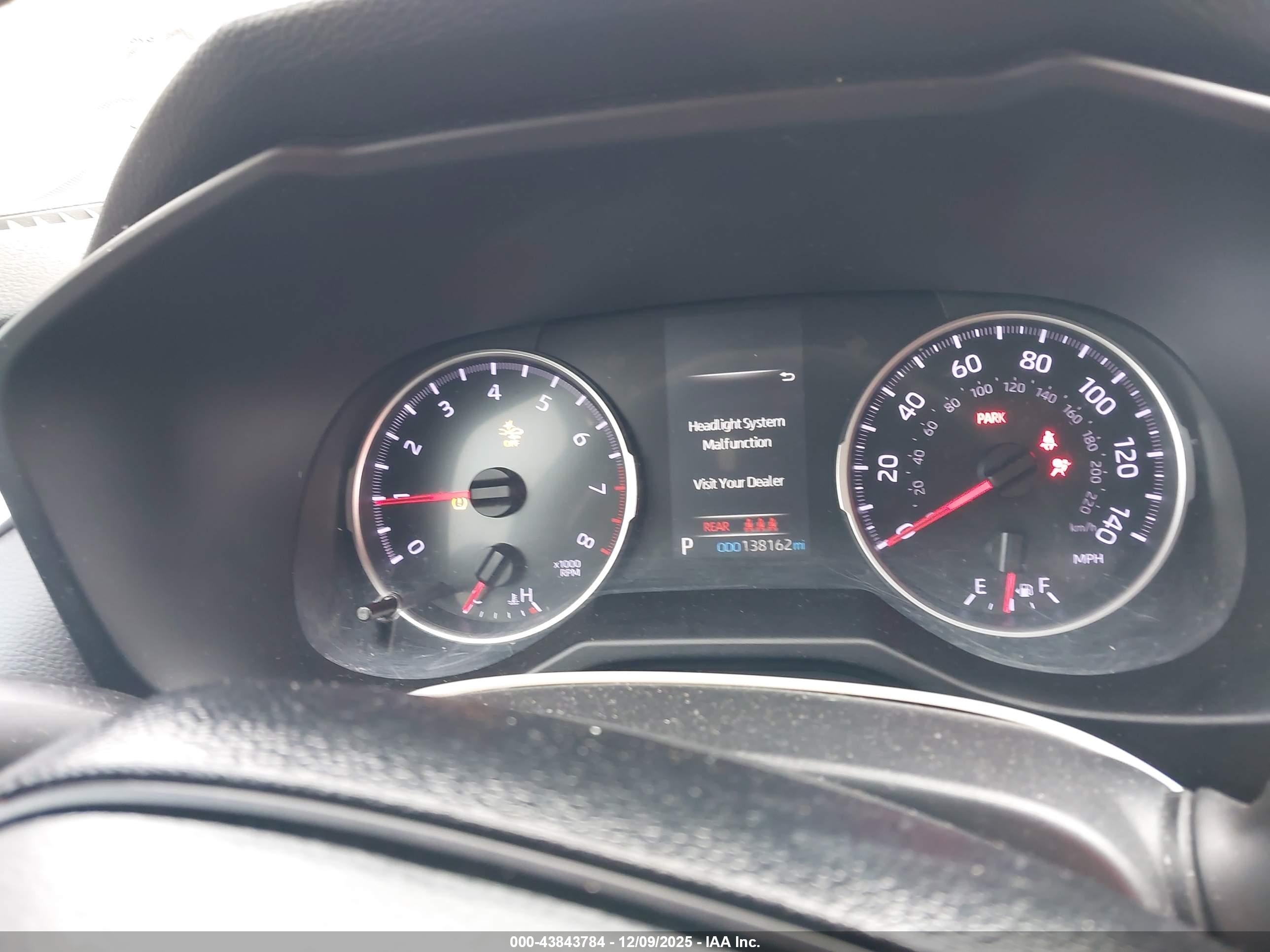 TOYOTA RAV4 image 7