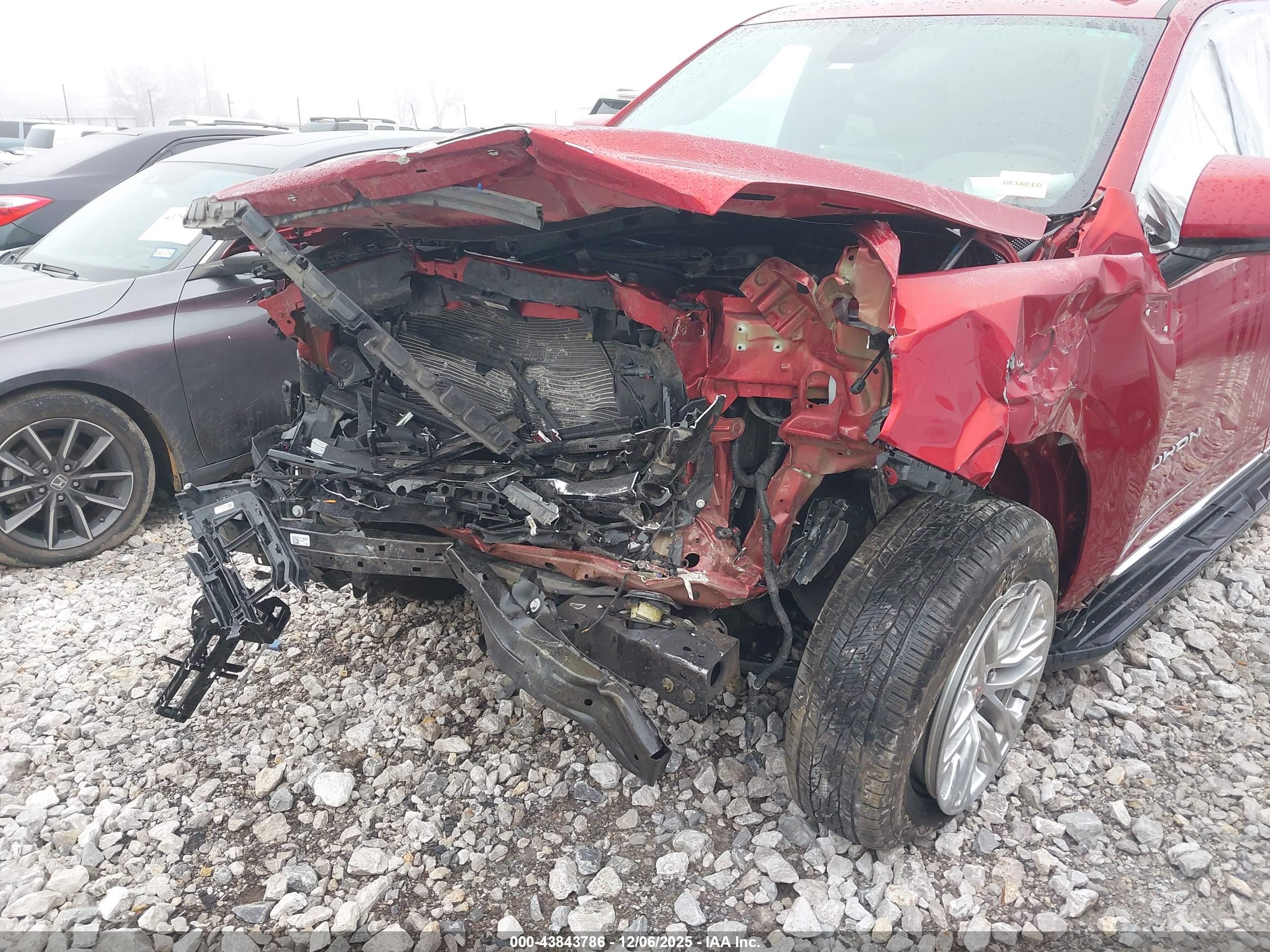 GMC YUKON image 6