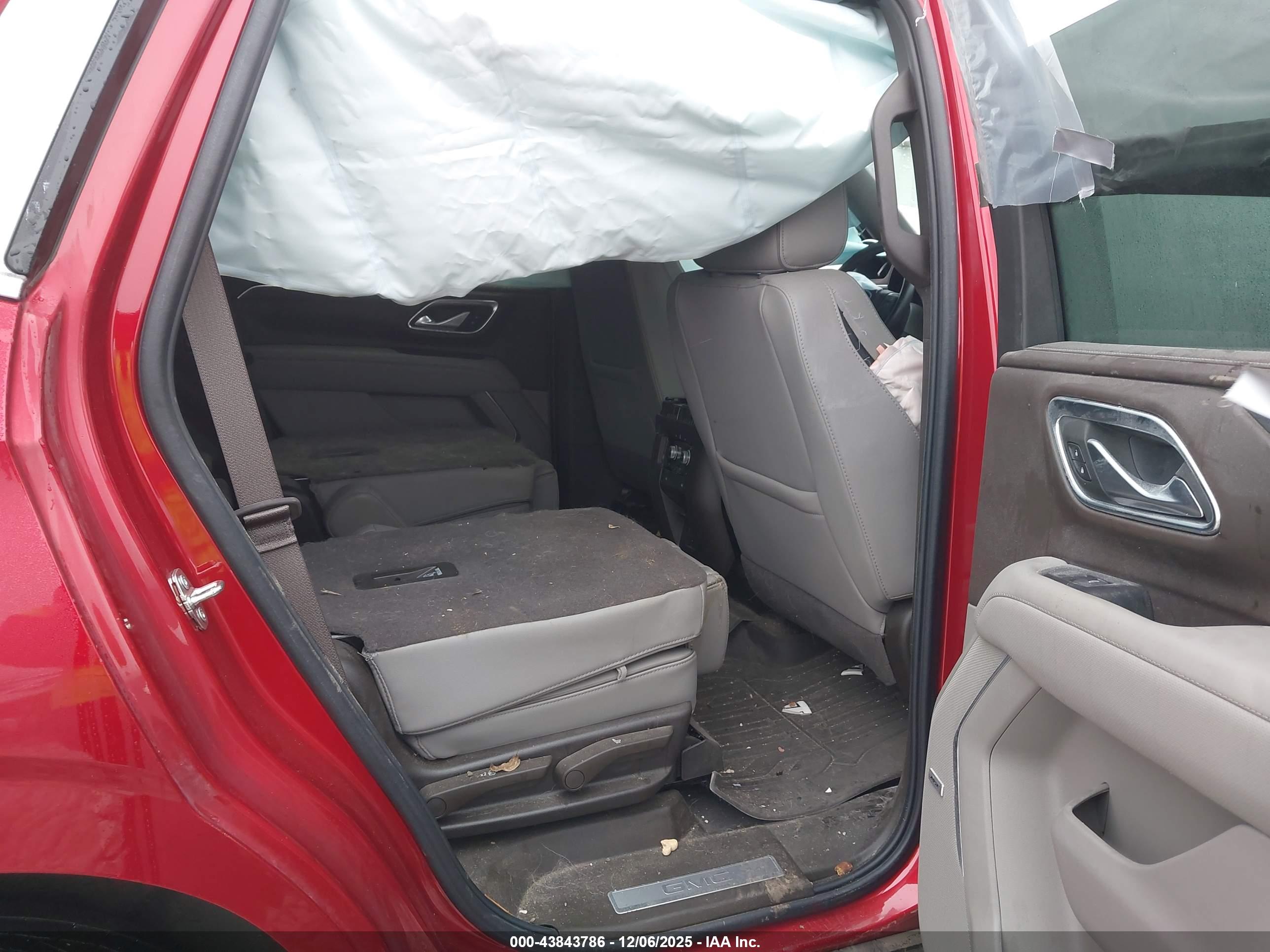 GMC YUKON image 8