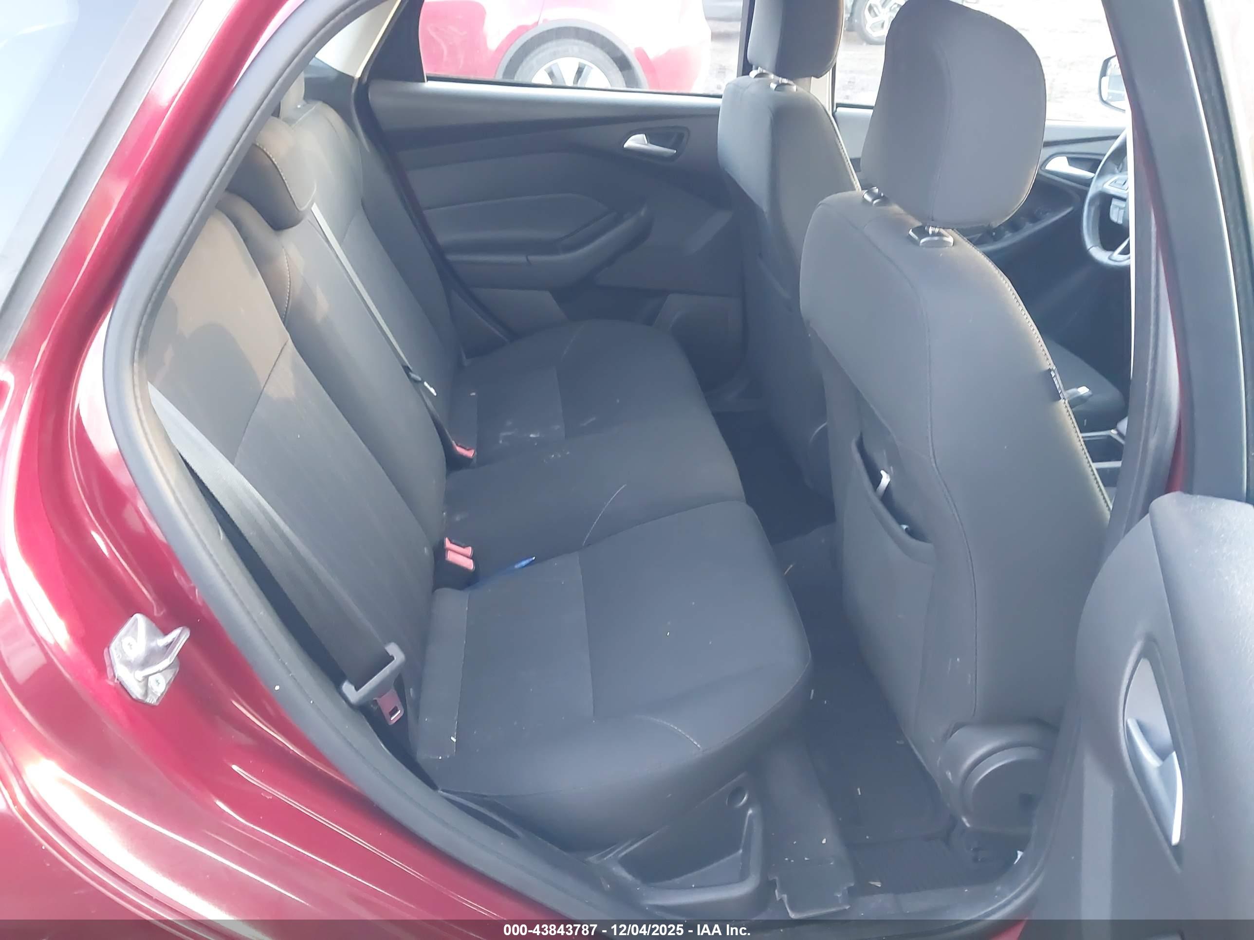 FORD FOCUS image 8