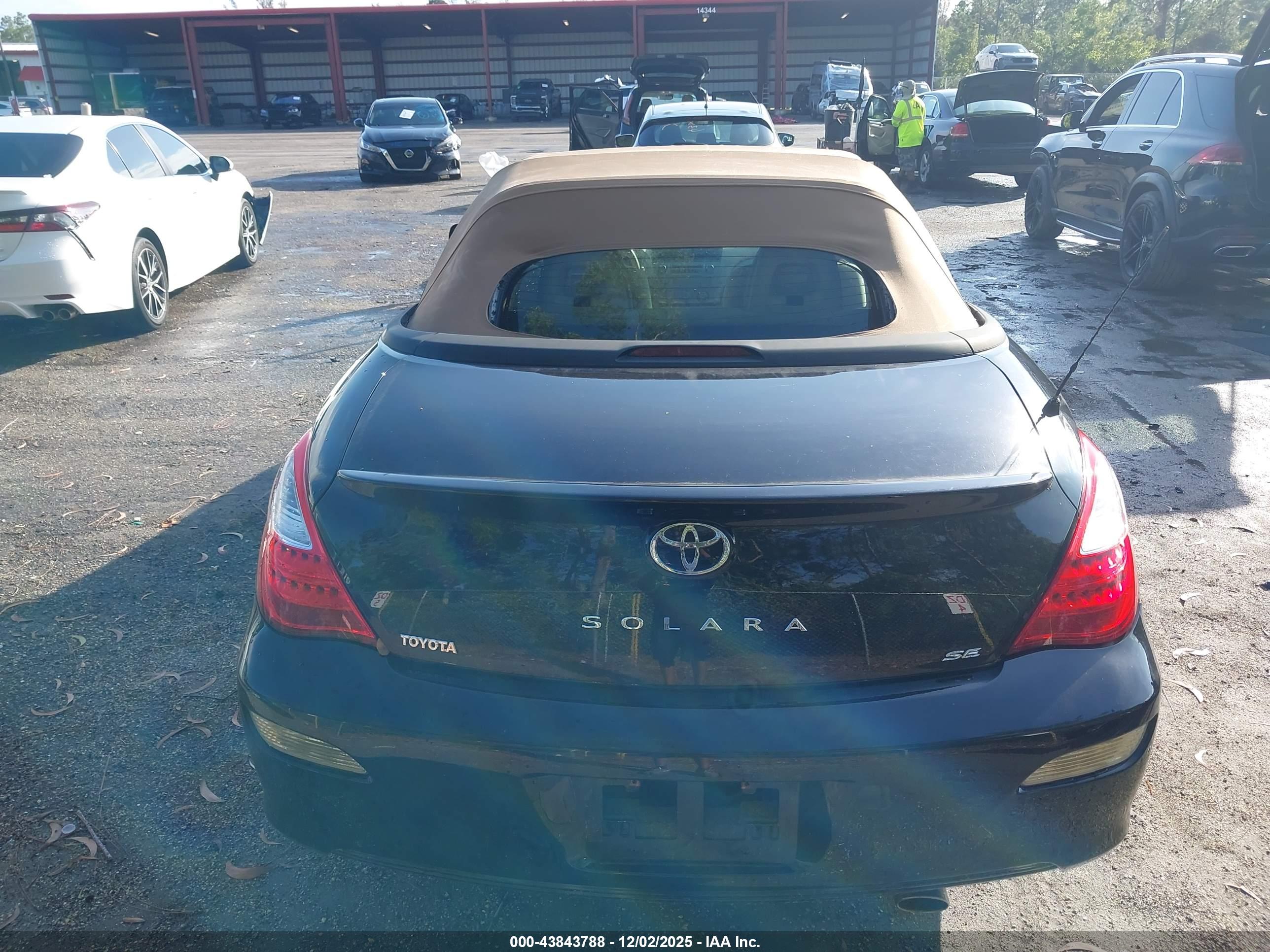 TOYOTA CAMRY image 6