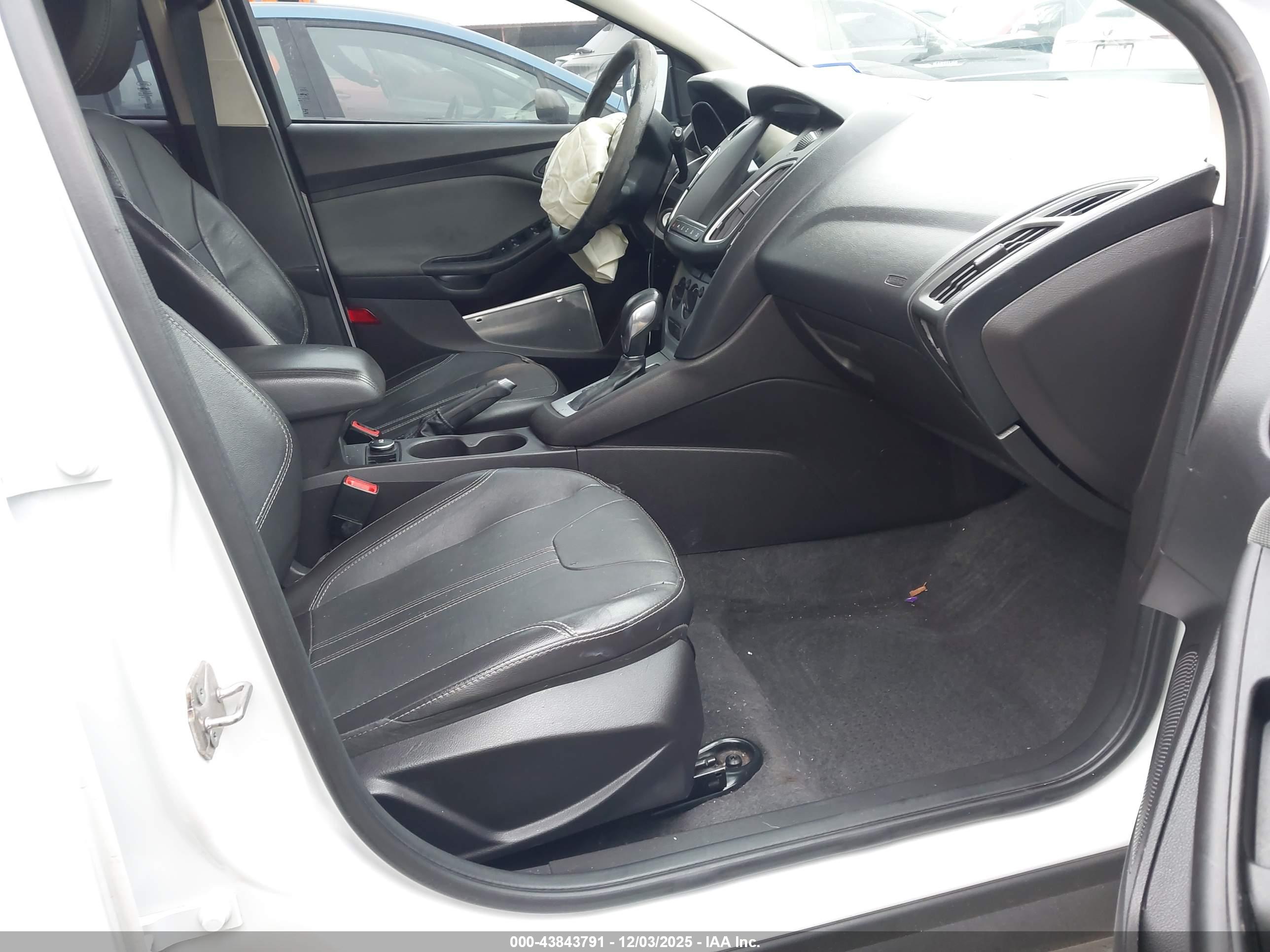 FORD FOCUS image 5