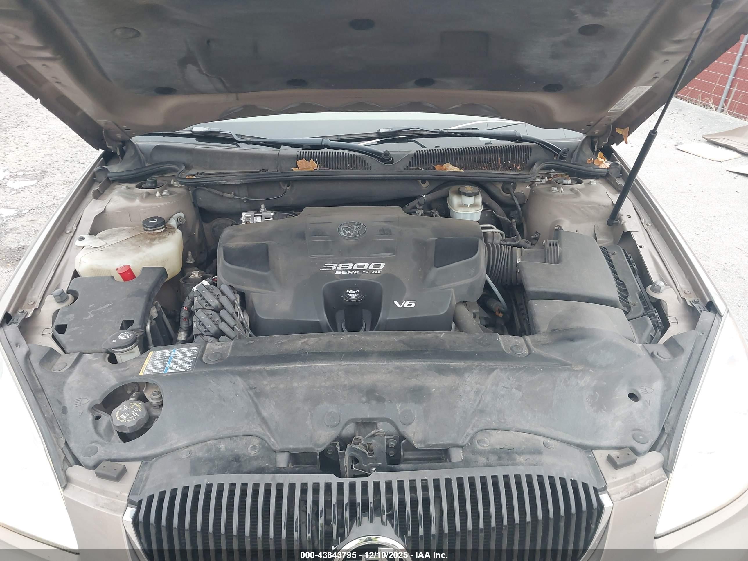 BUICK LUCERNE image 10