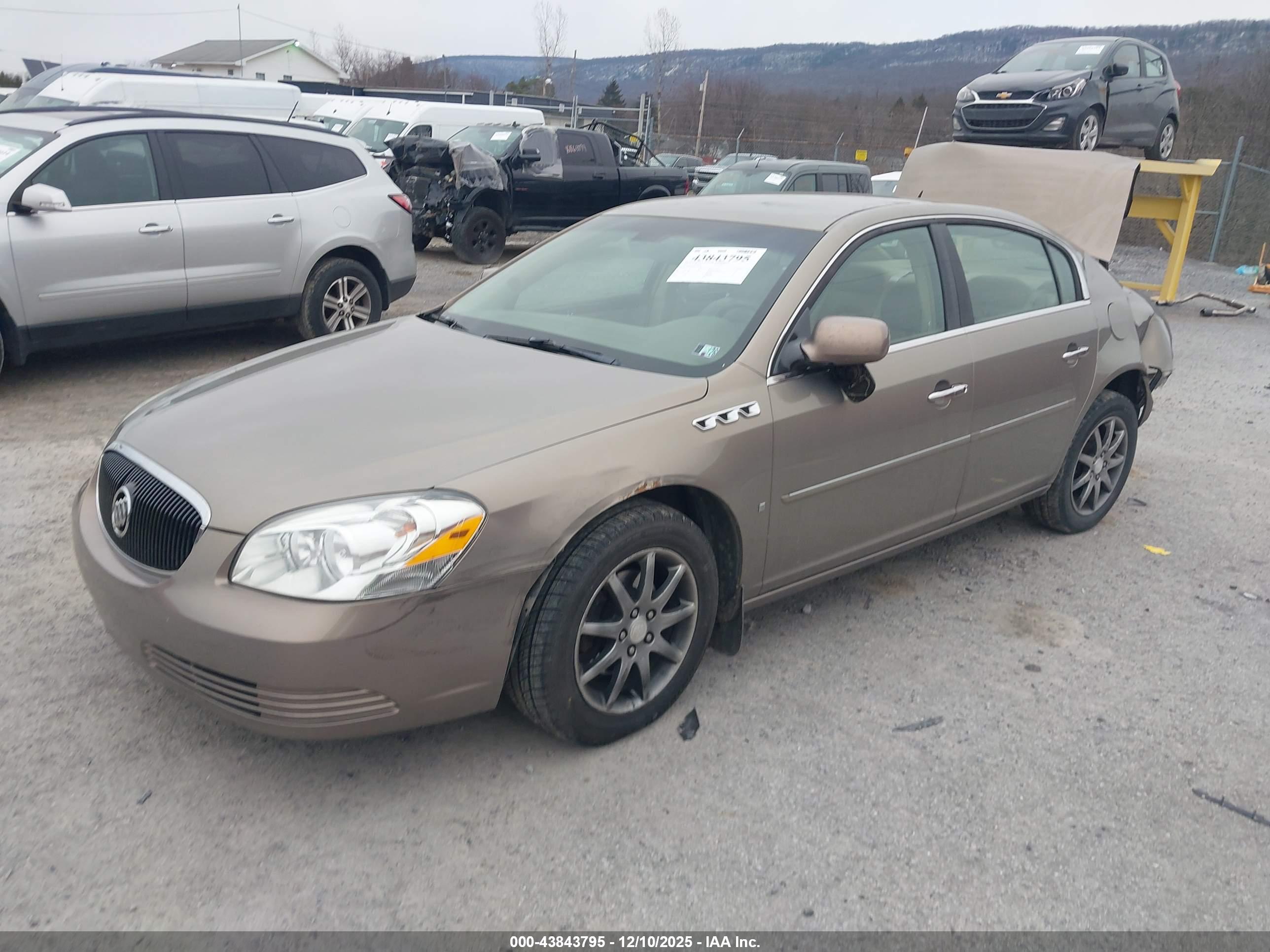 BUICK LUCERNE image 2