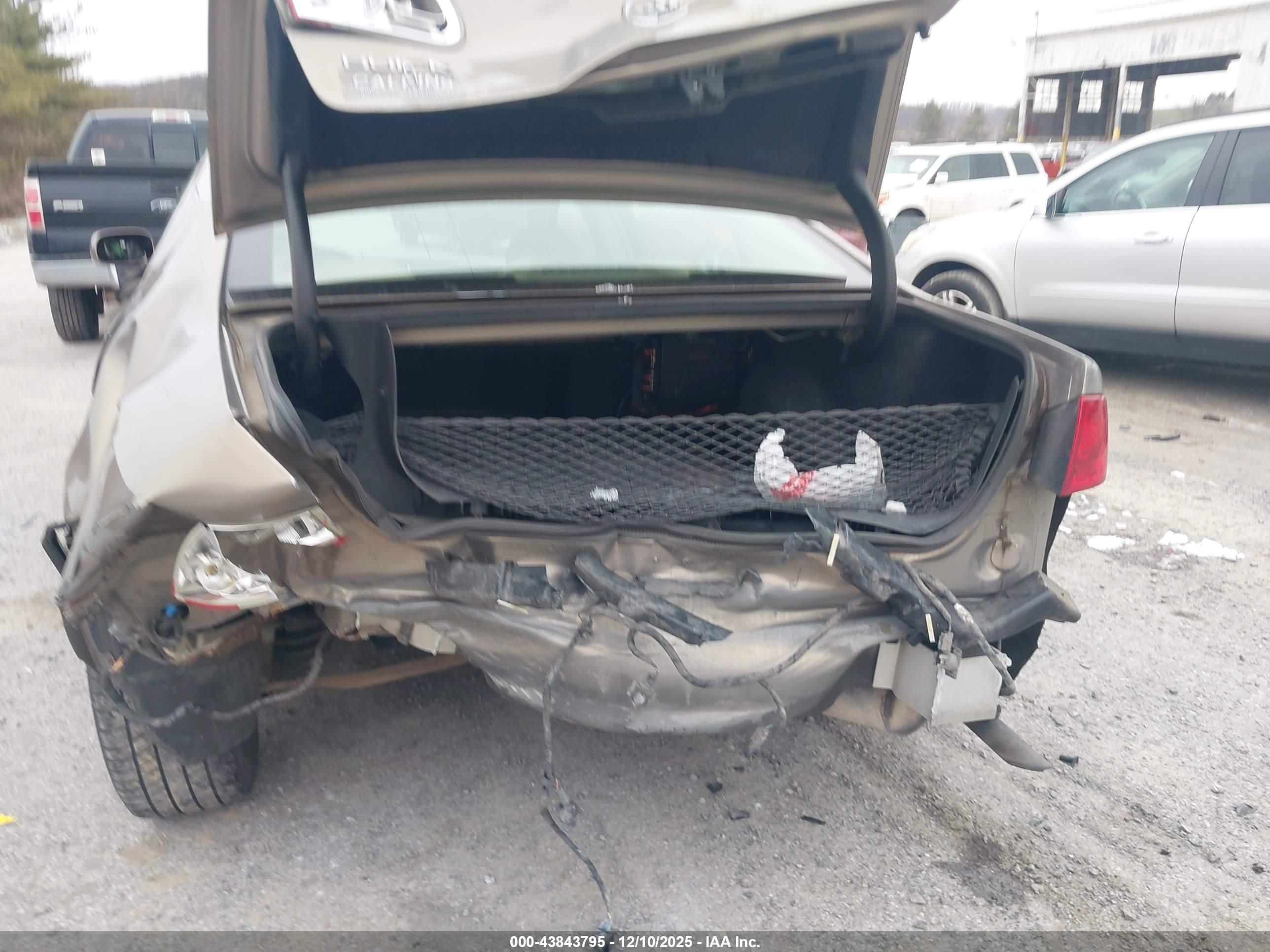 BUICK LUCERNE image 6