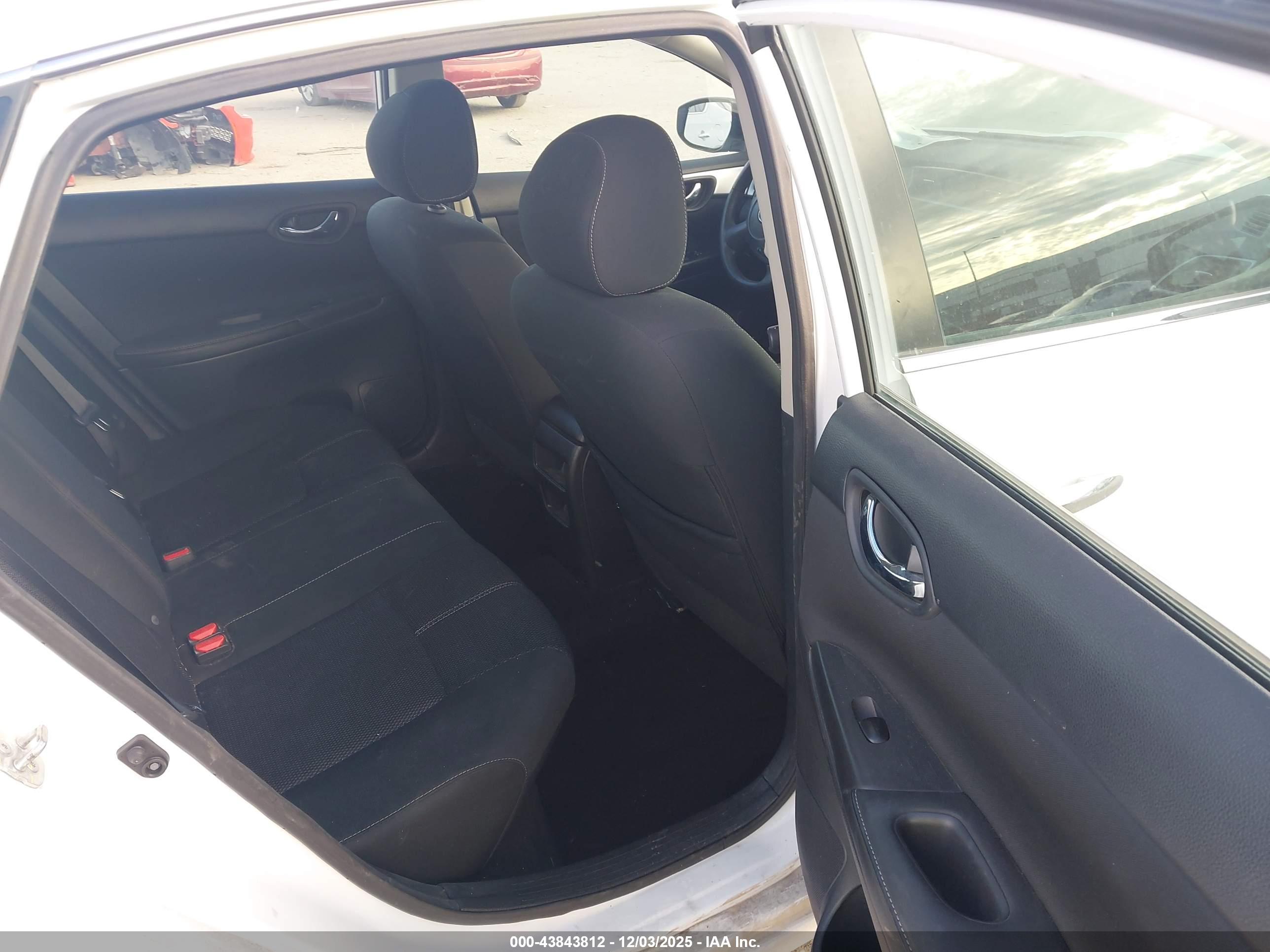 NISSAN SENTRA image 8