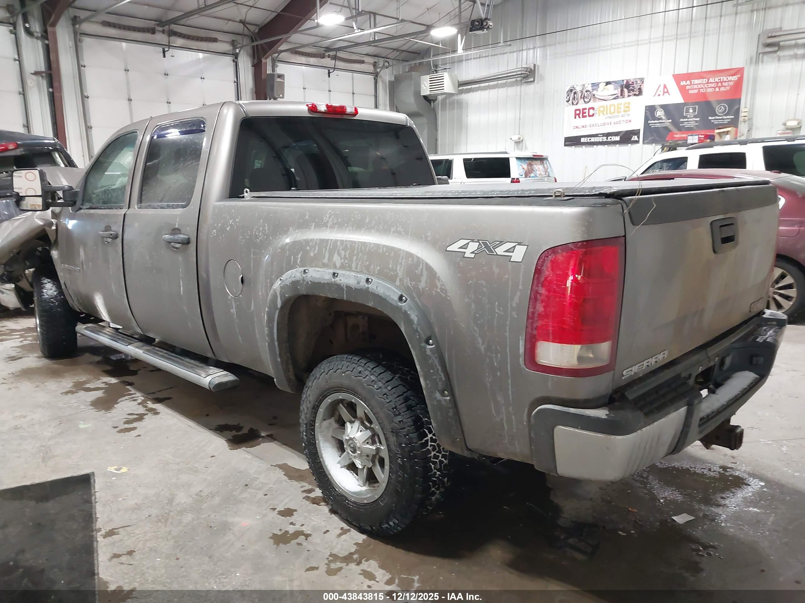 GMC SIERRA image 3