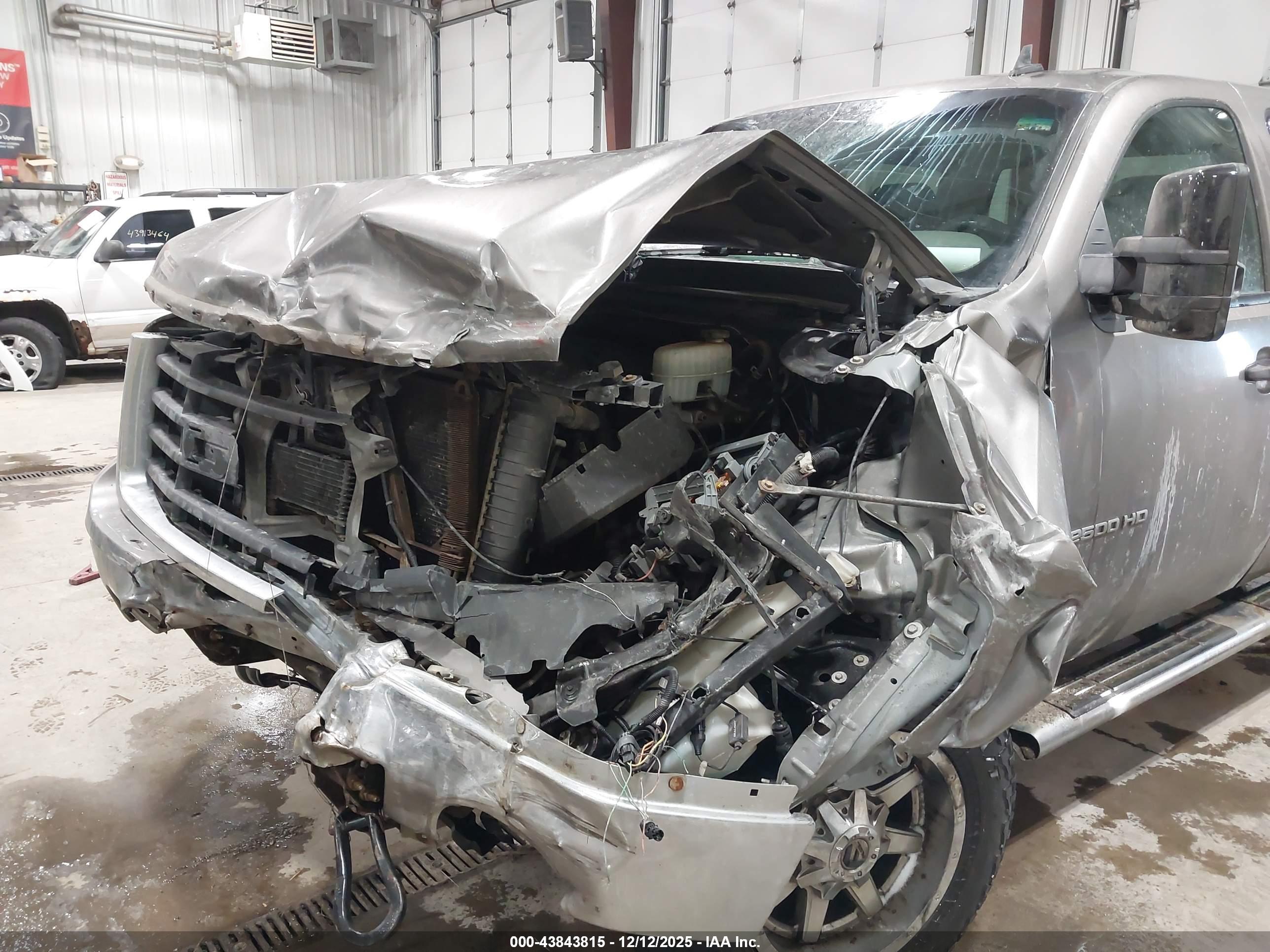 GMC SIERRA image 6