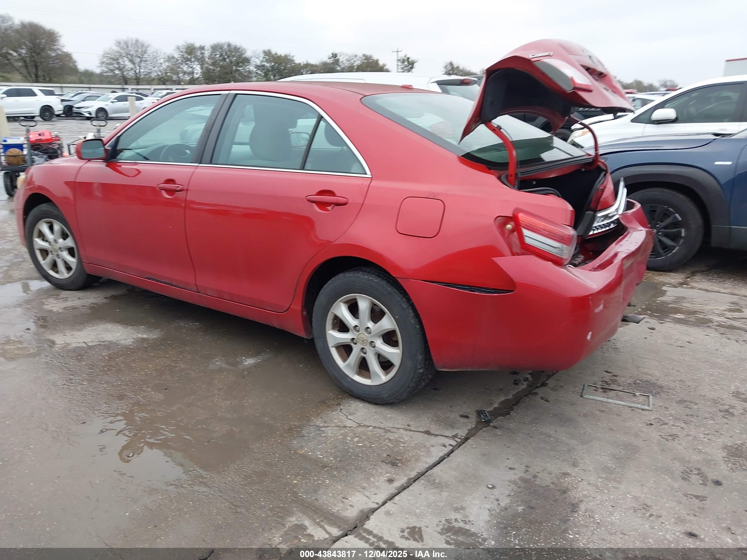 TOYOTA CAMRY image 3