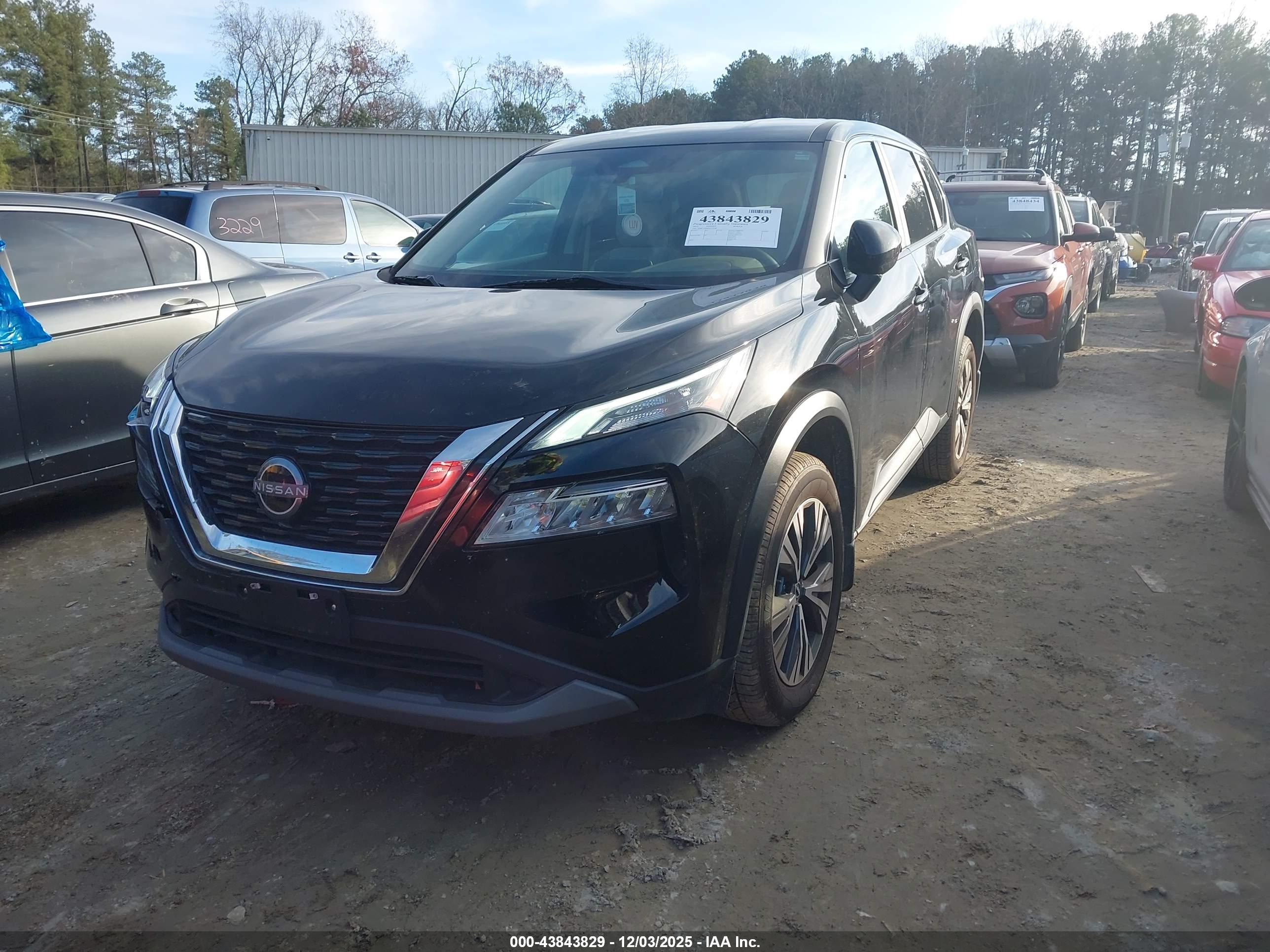 NISSAN ROGUE image 2