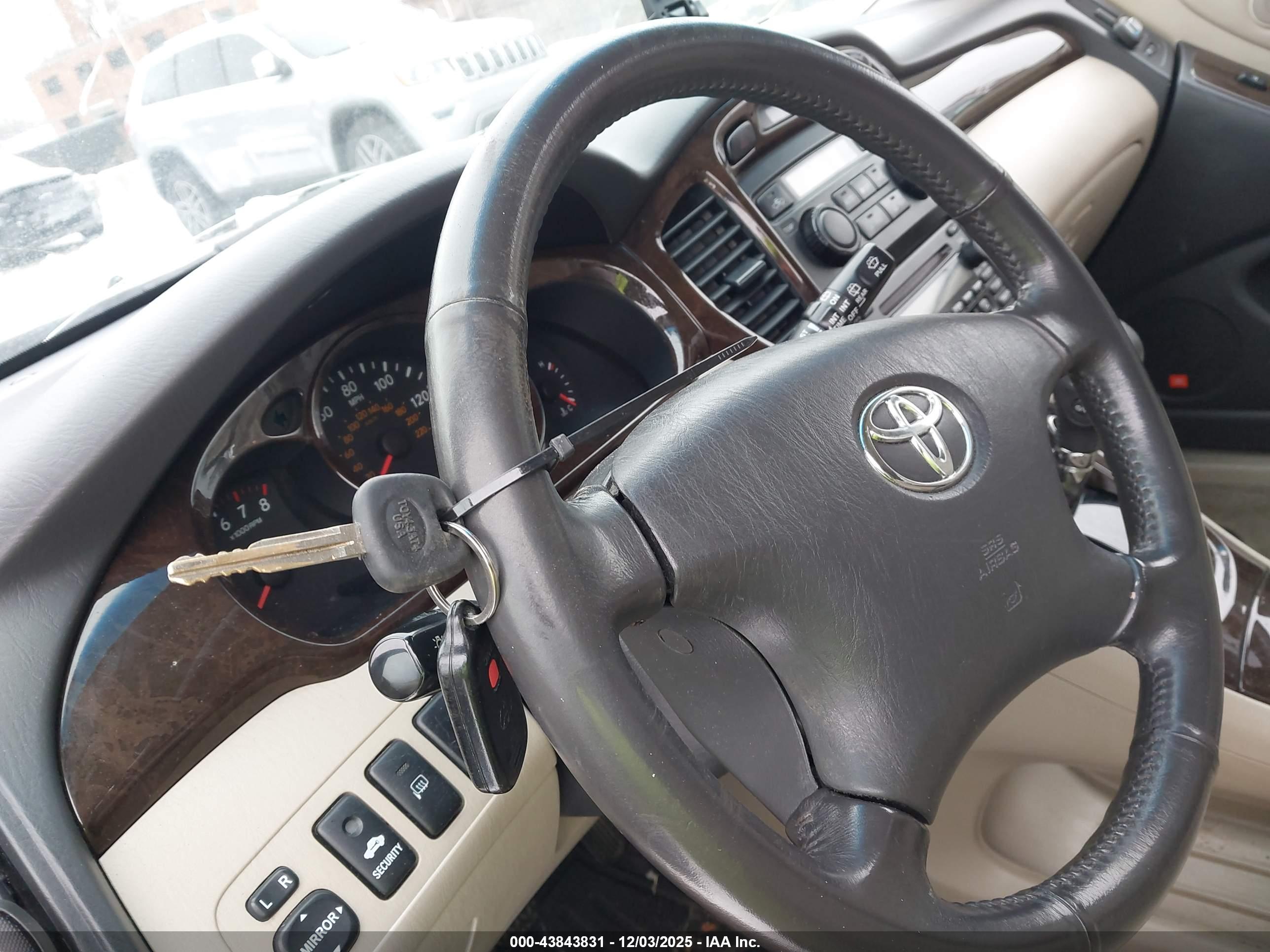 TOYOTA HIGHLANDER image 11