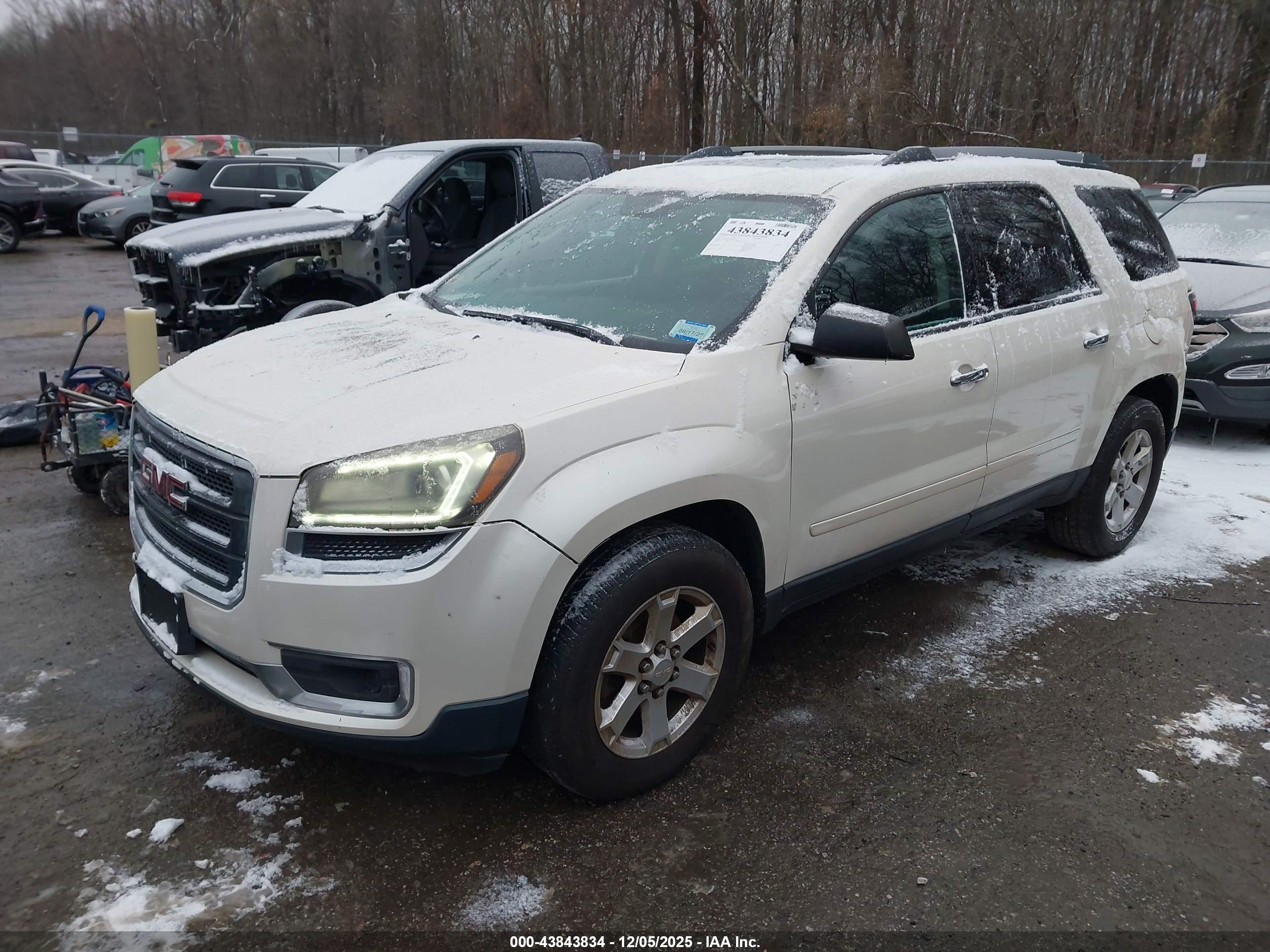 GMC ACADIA image 2