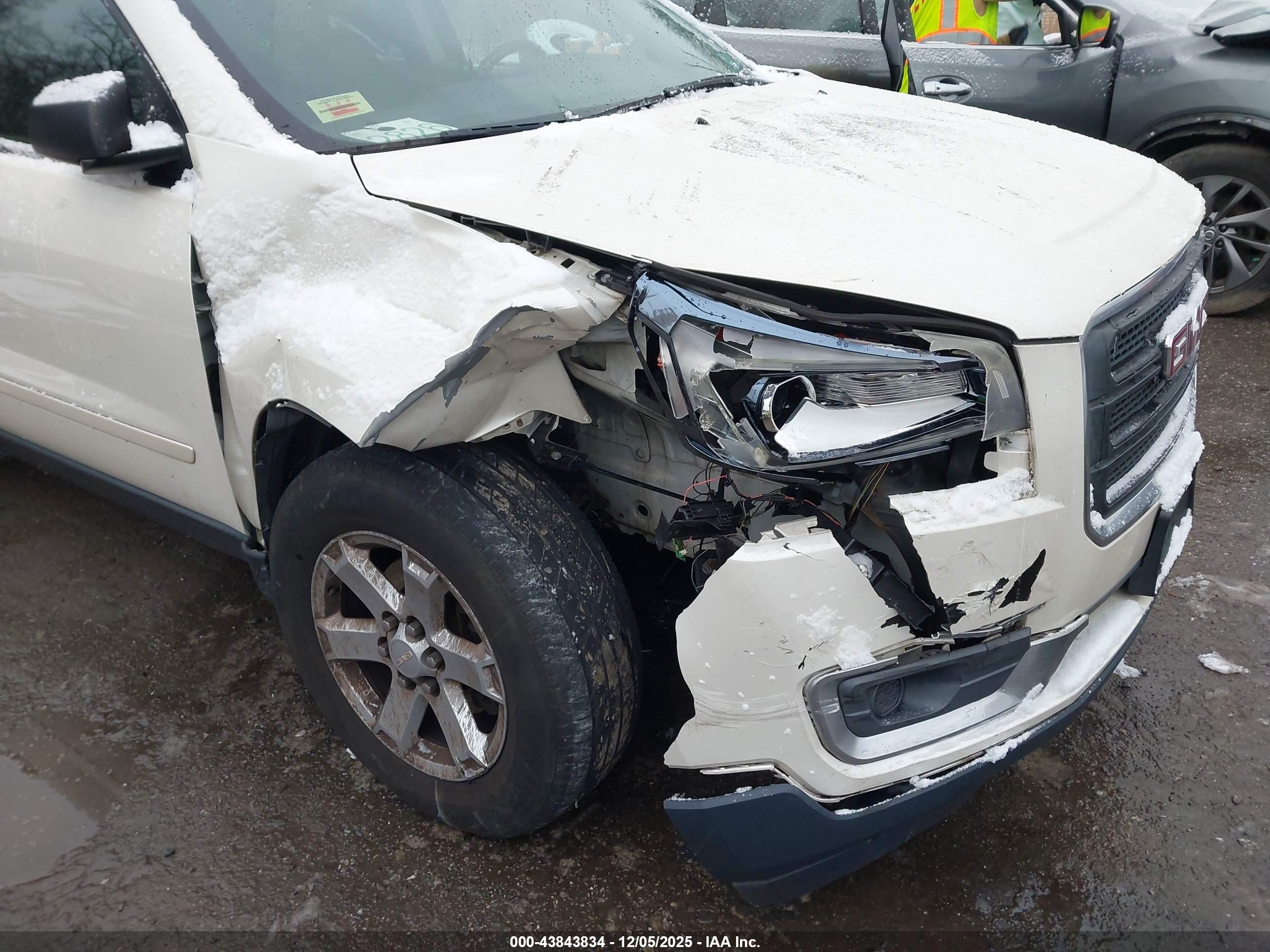 GMC ACADIA image 6